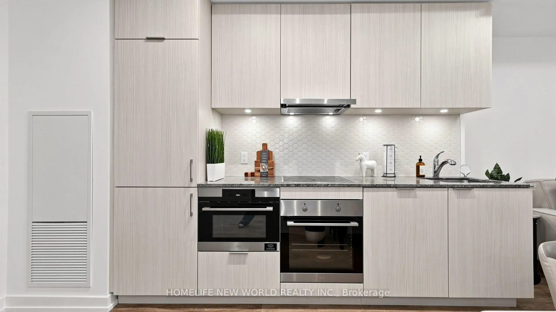 158 Front Street E #813