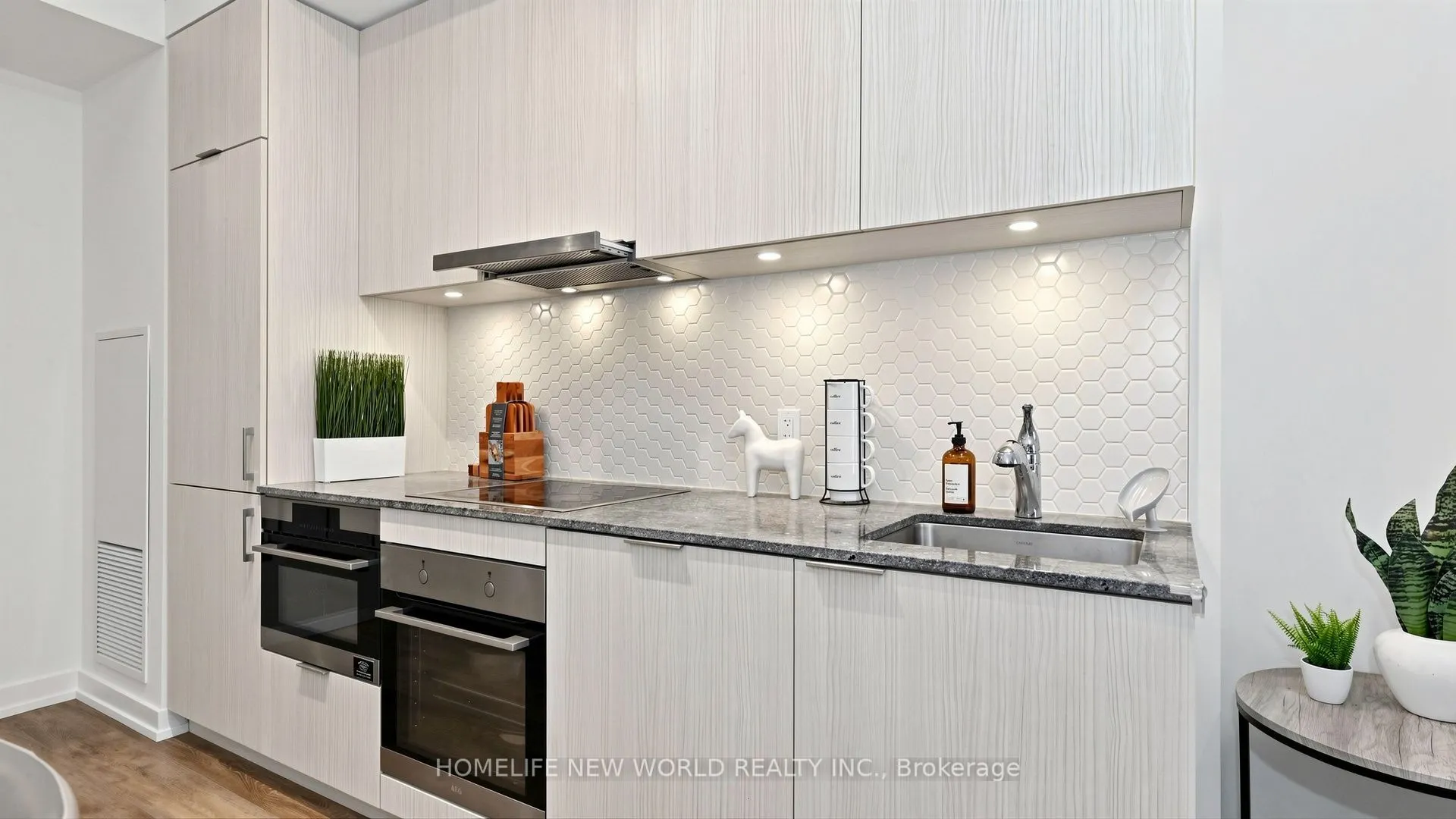 158 Front Street E #813