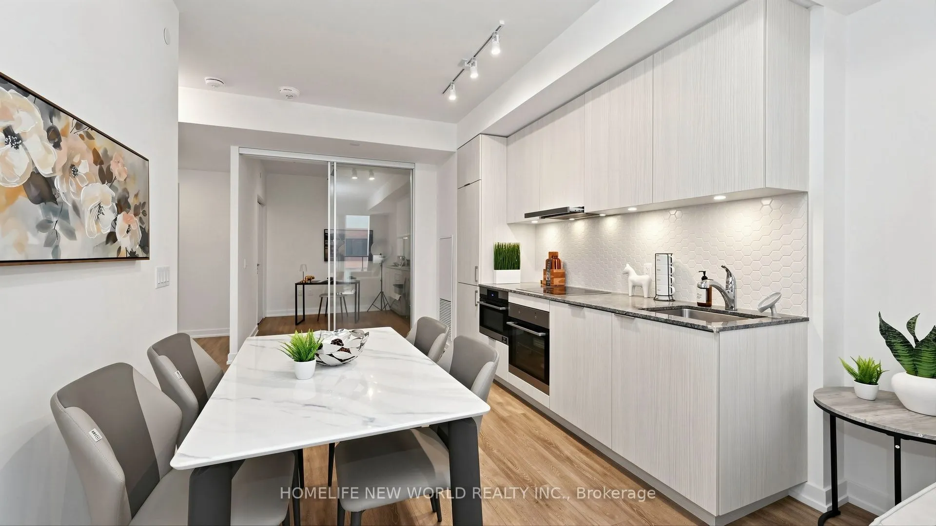158 Front Street E #813