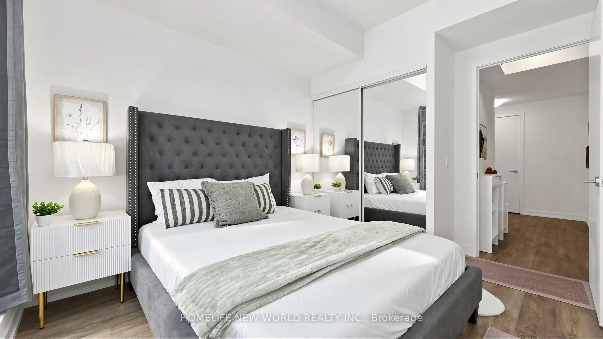 158 Front Street E #813