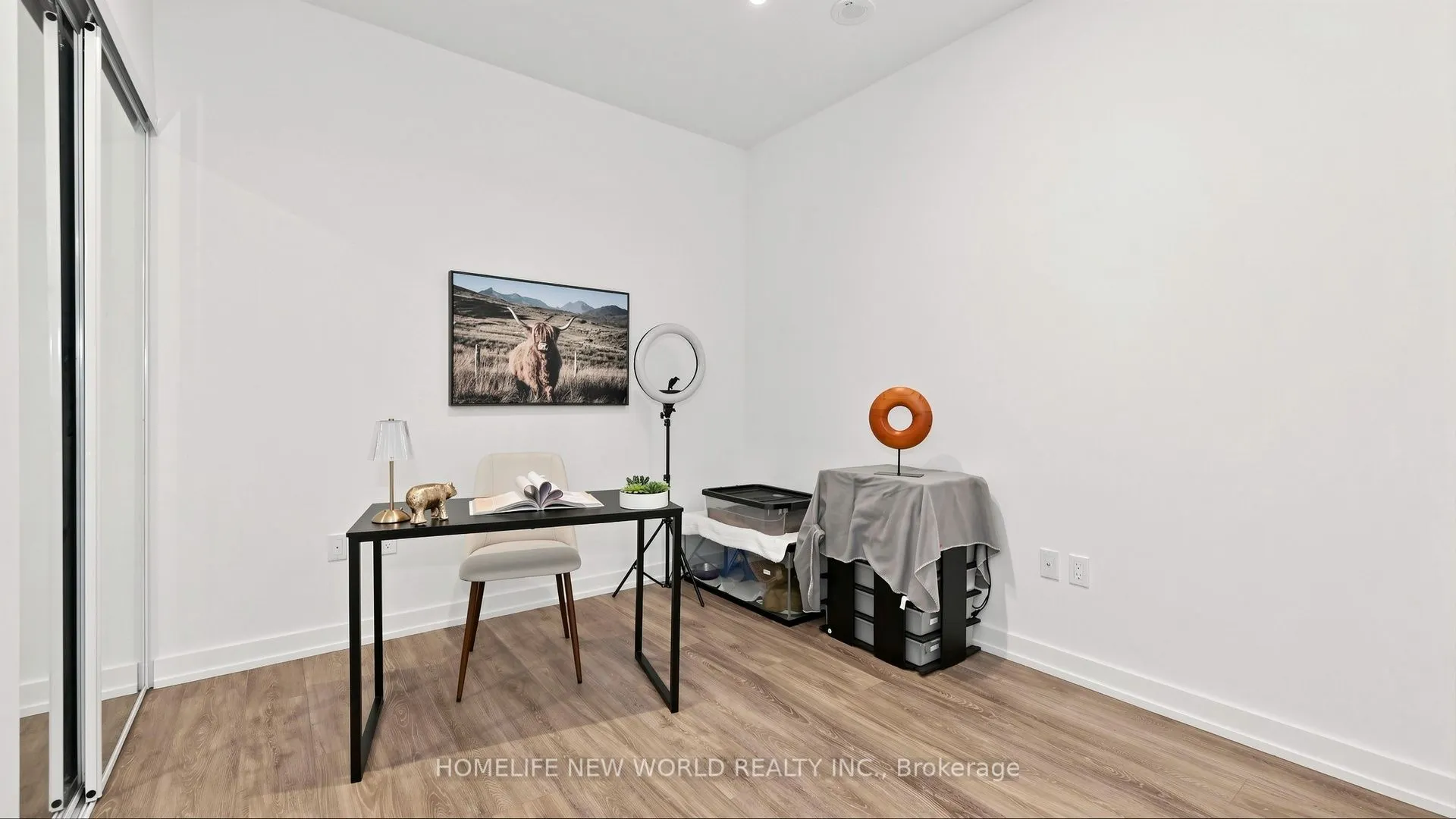 158 Front Street E #813