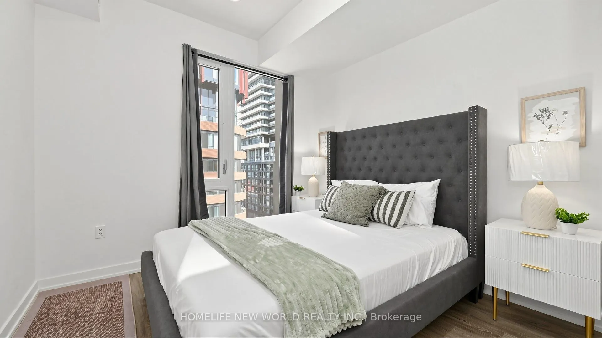 158 Front Street E #813