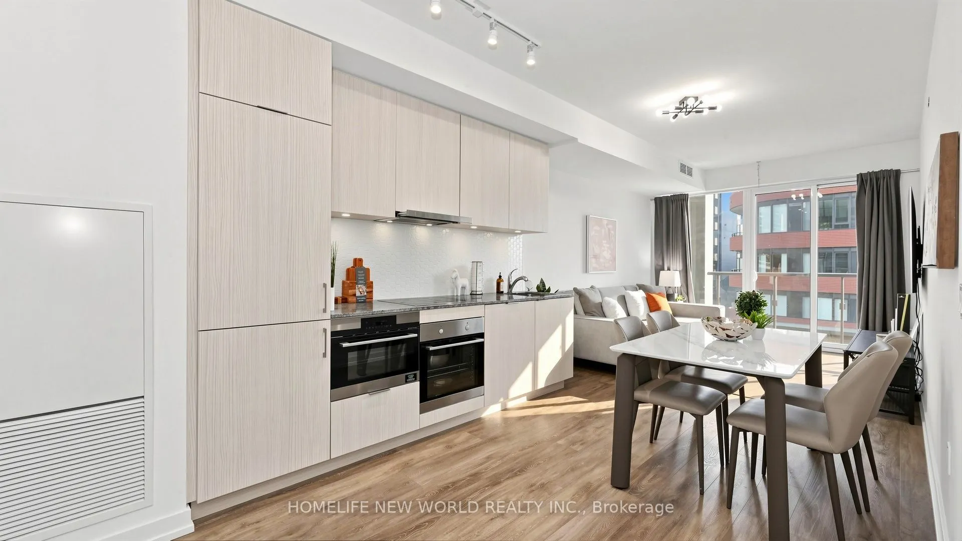 158 Front Street E #813