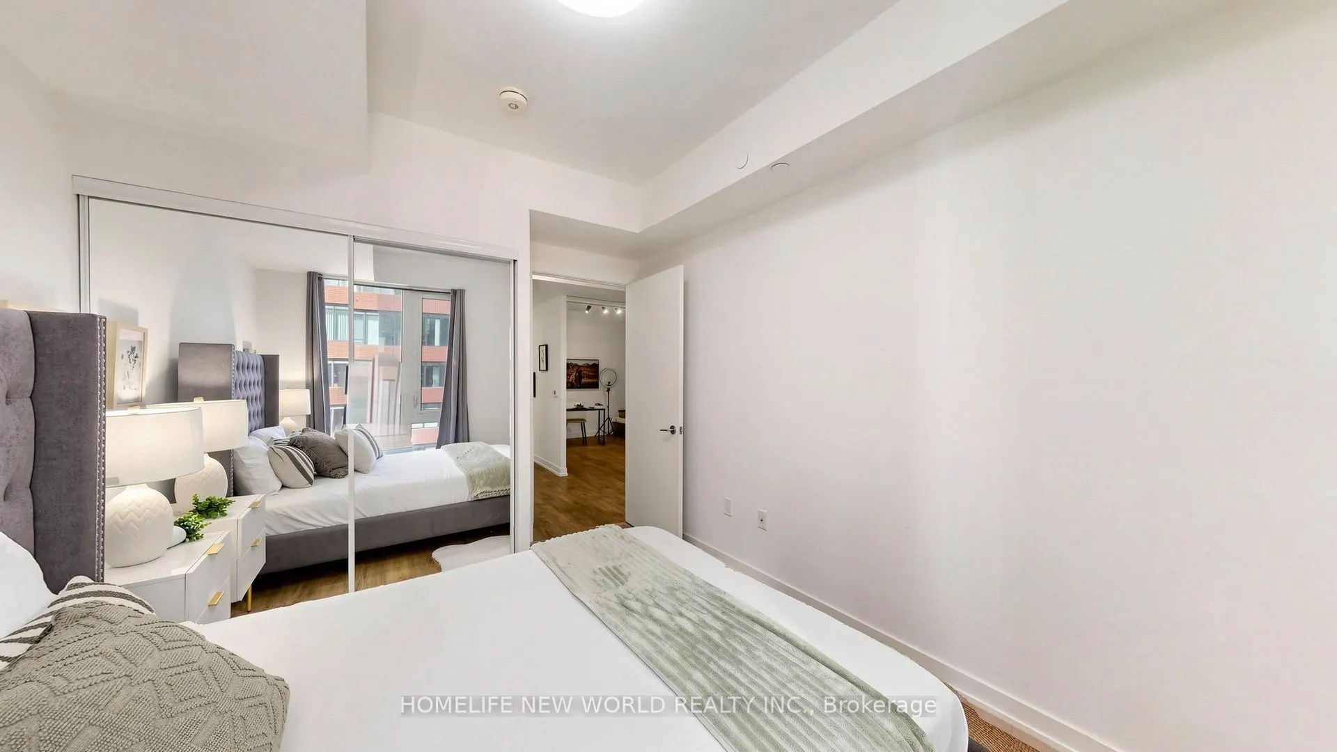 158 Front Street E #813