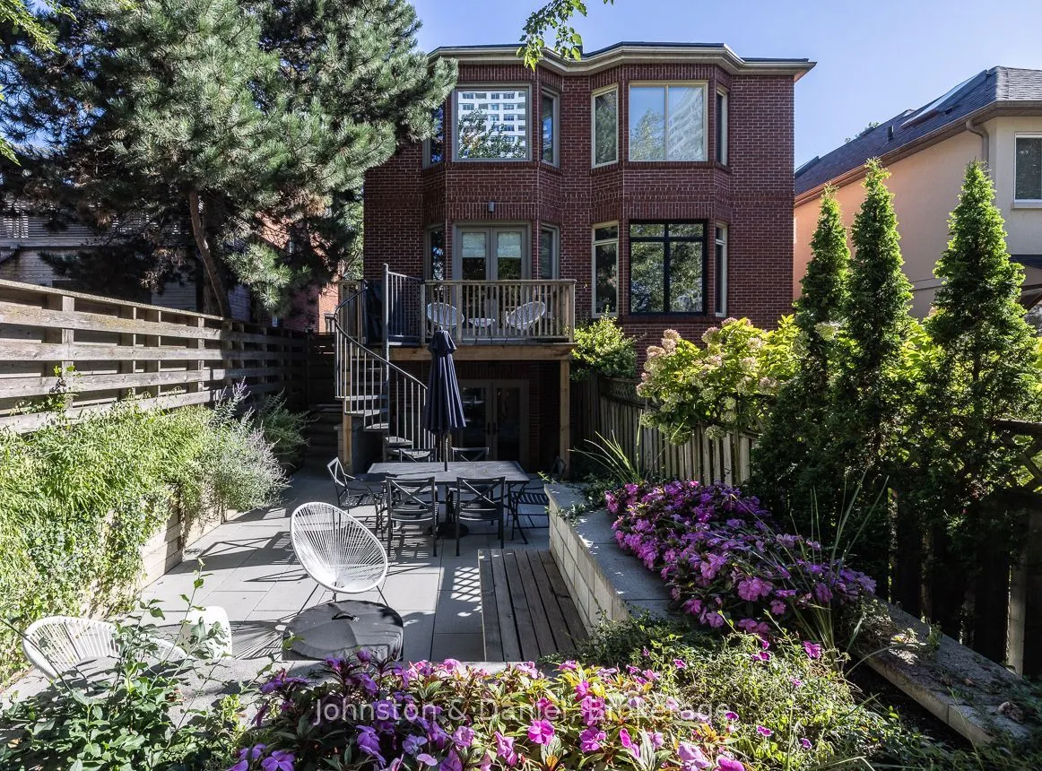 152 Hillsdale Avenue E