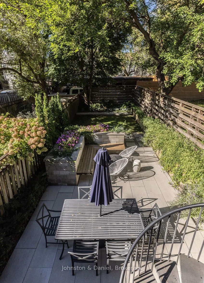 152 Hillsdale Avenue E