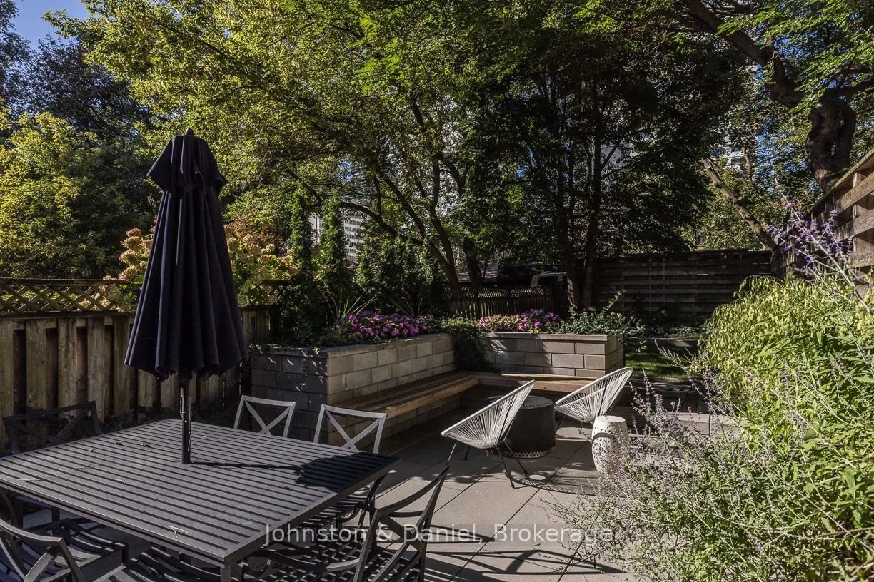 152 Hillsdale Avenue E