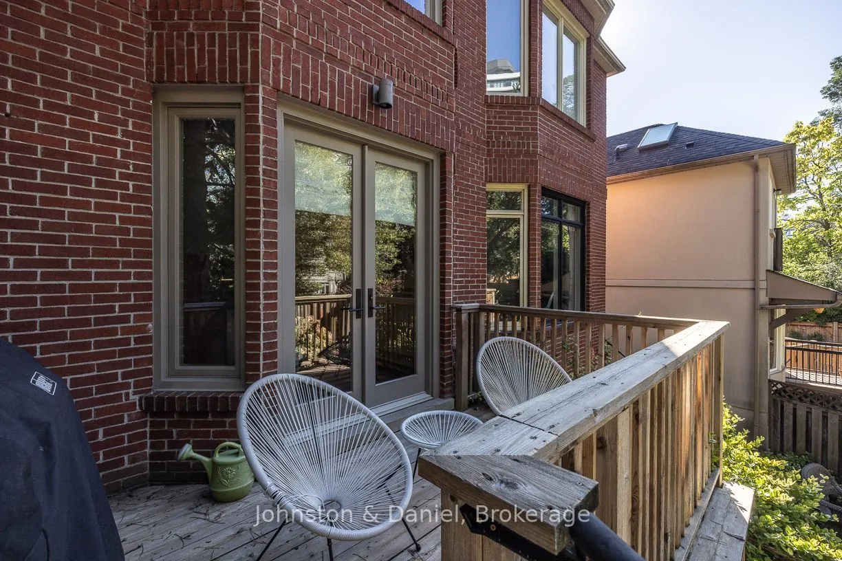 152 Hillsdale Avenue E