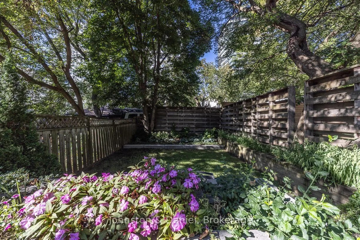 152 Hillsdale Avenue E