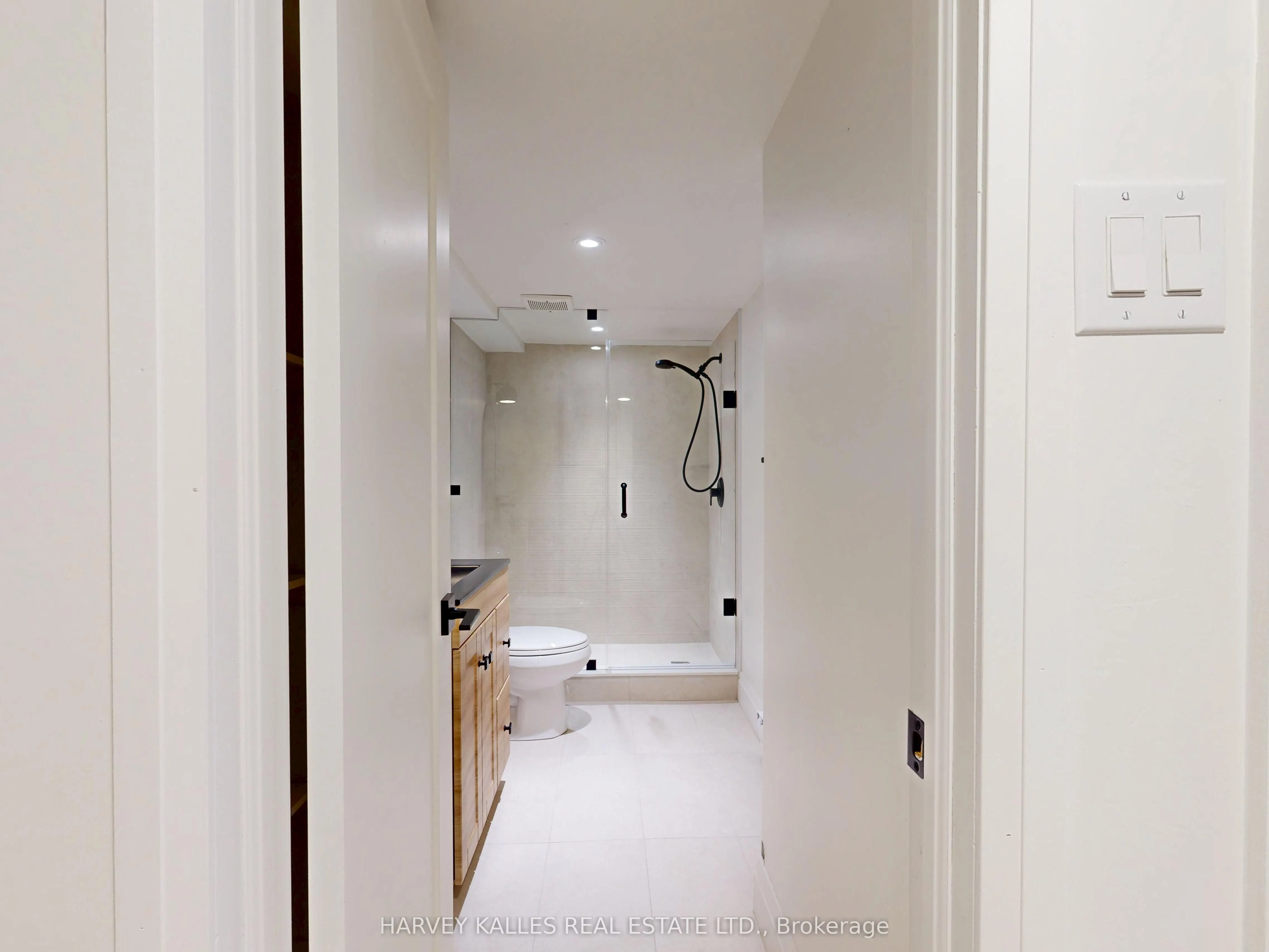 1214 Avenue Road #3