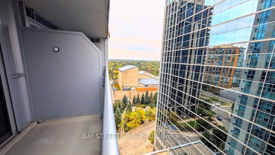 4978 Yonge Street #1812
