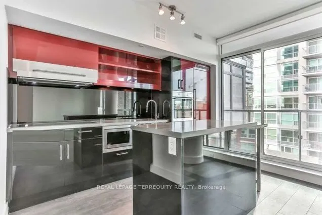 39 Sherbourne Street #609