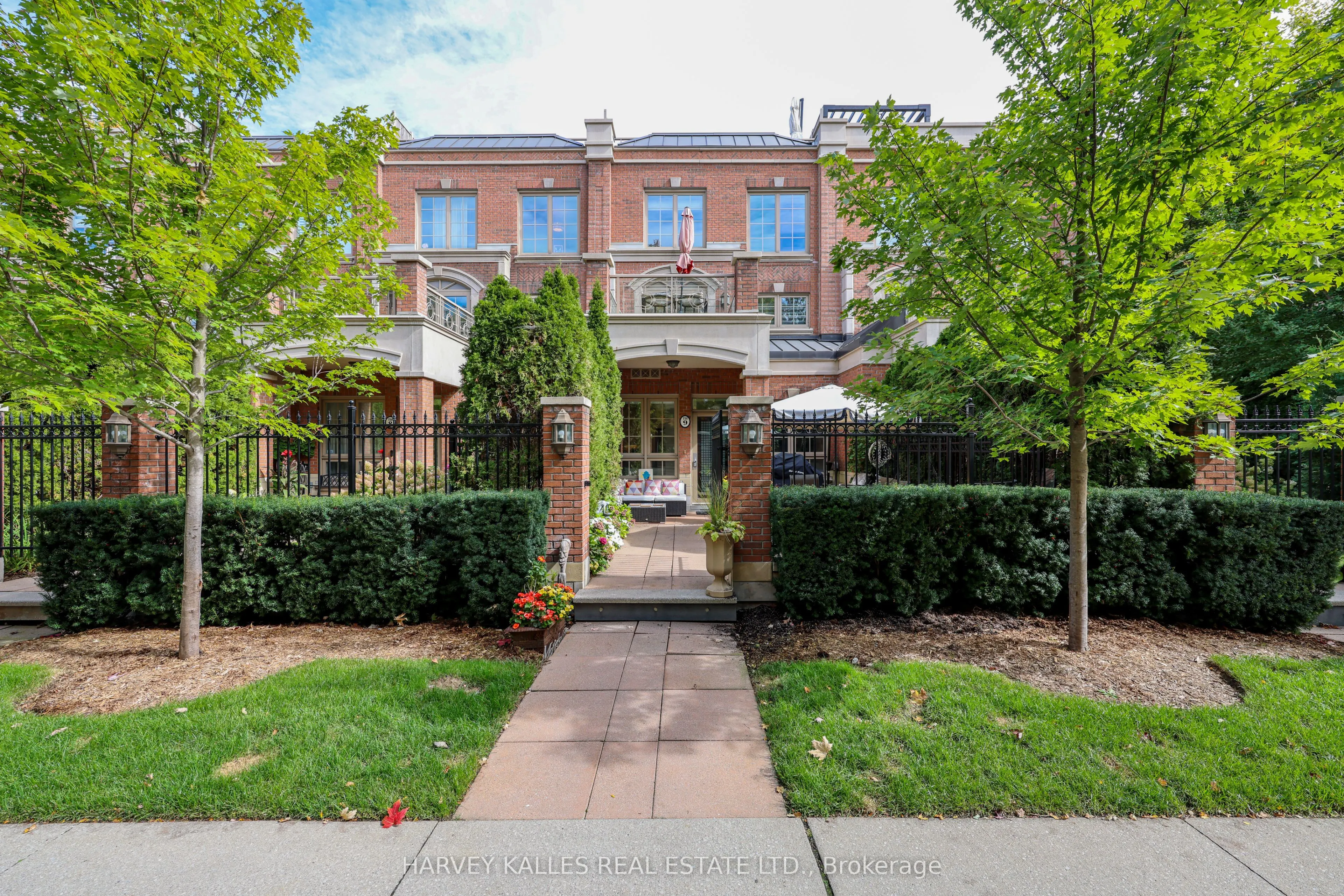 21 Burkebrook Place #TH9