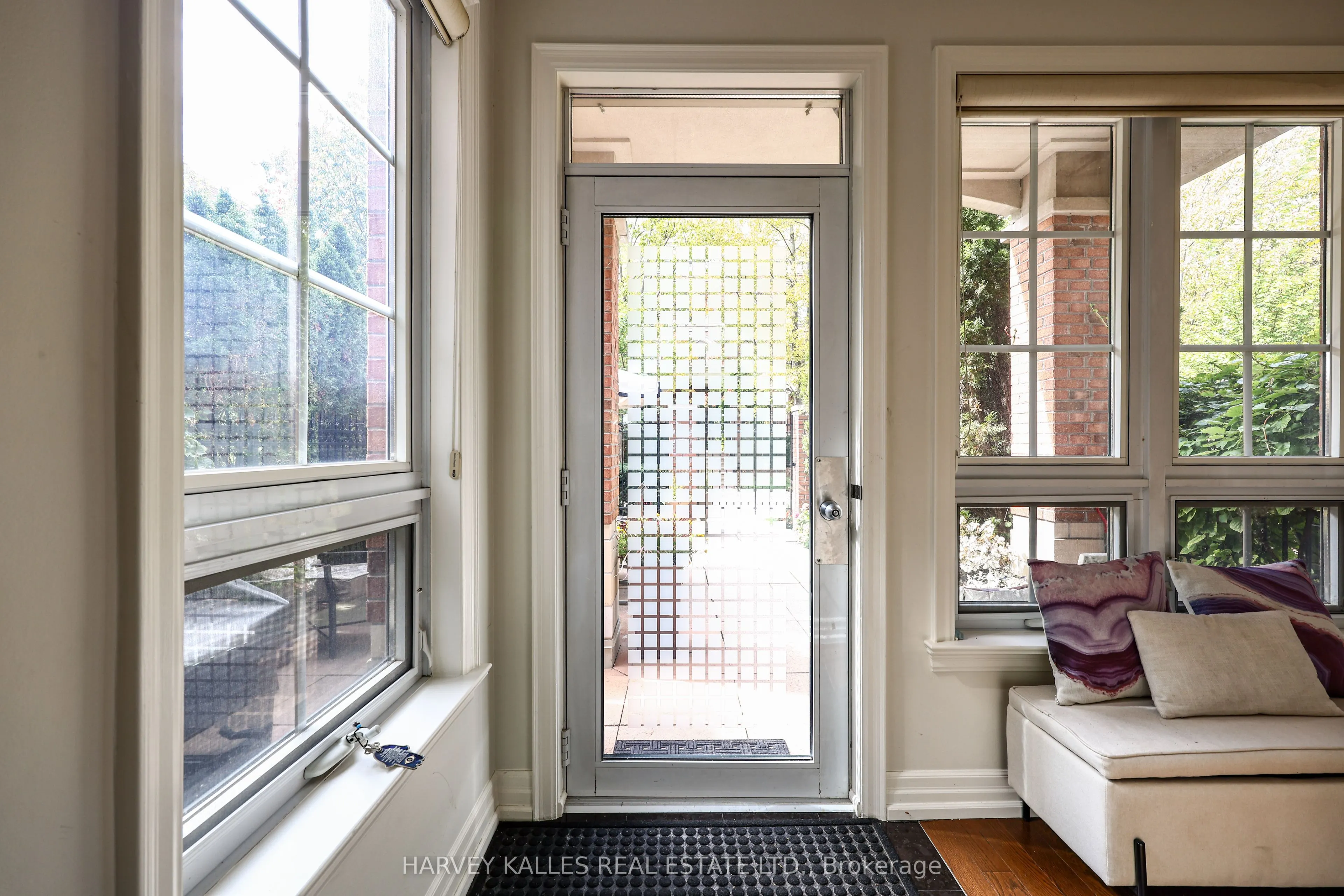 21 Burkebrook Place #TH9
