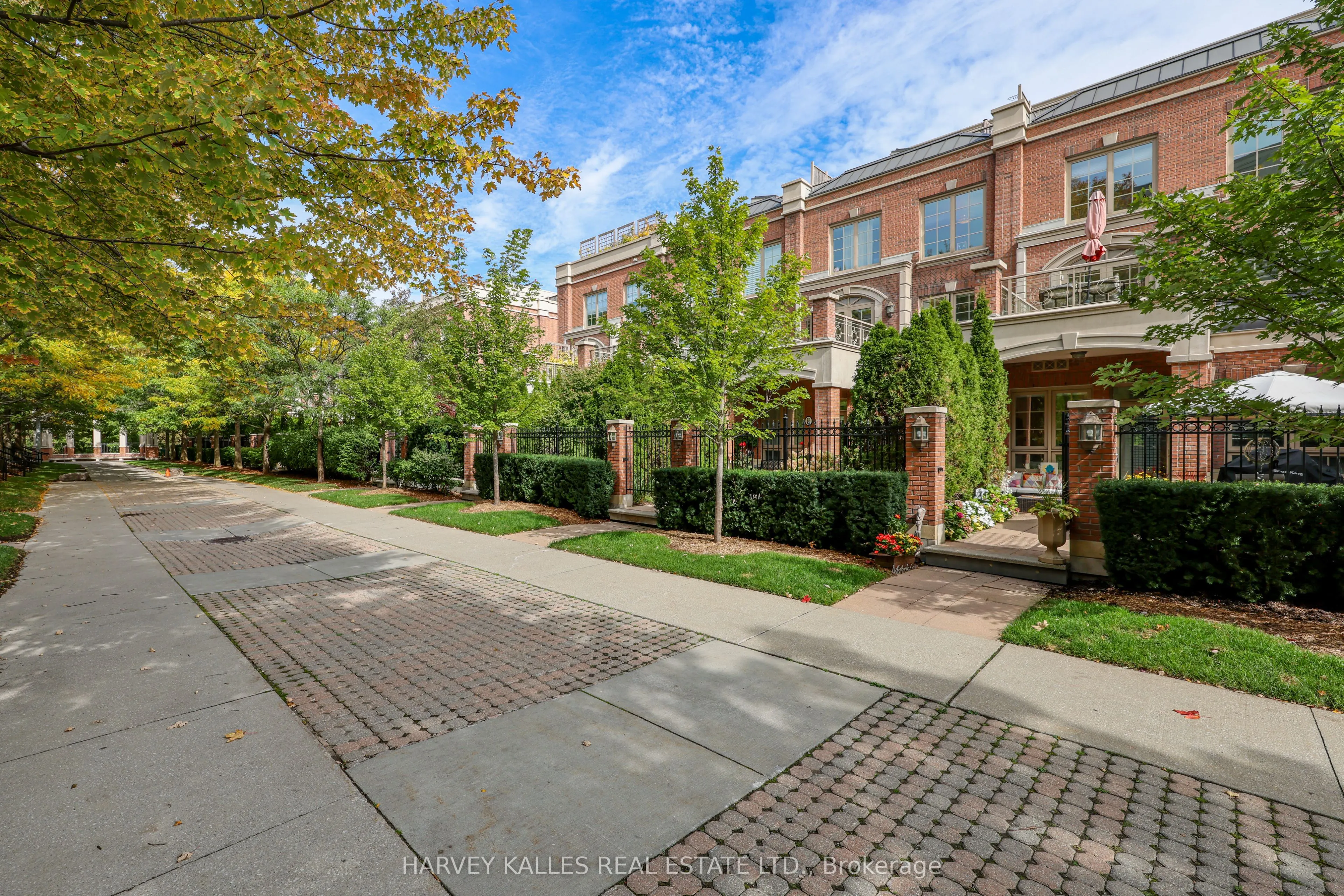 21 Burkebrook Place #TH9