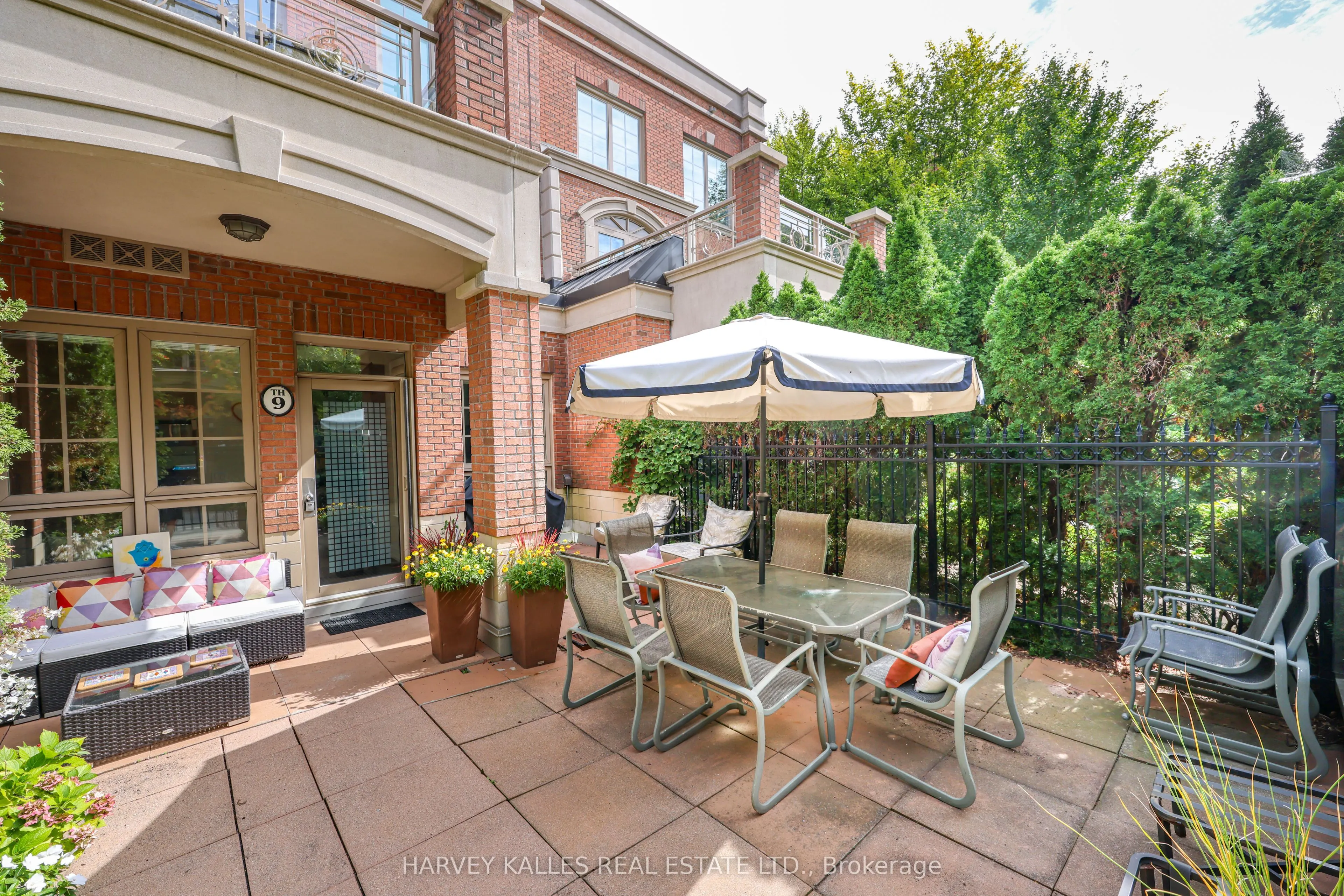 21 Burkebrook Place #TH9