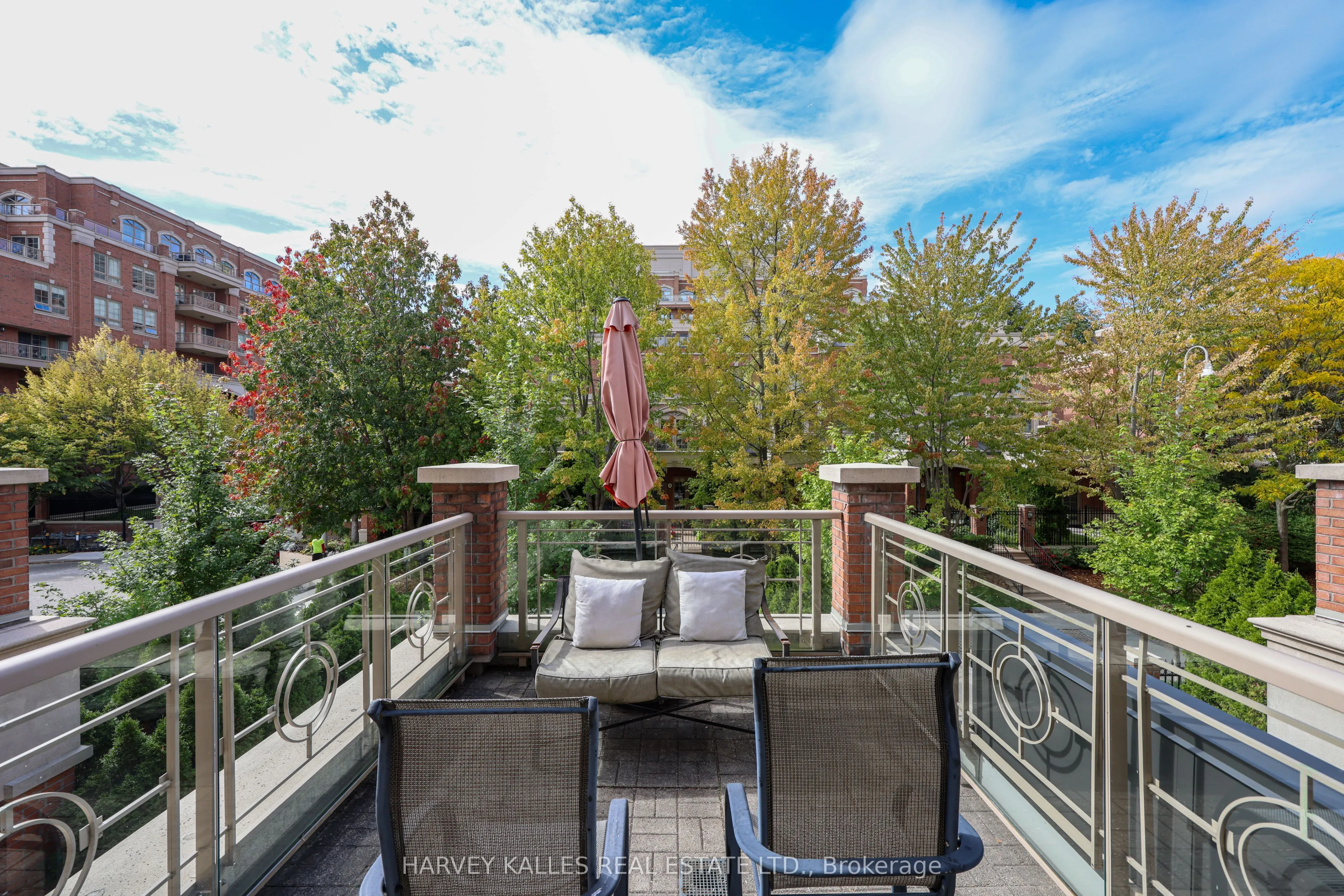 21 Burkebrook Place #TH9