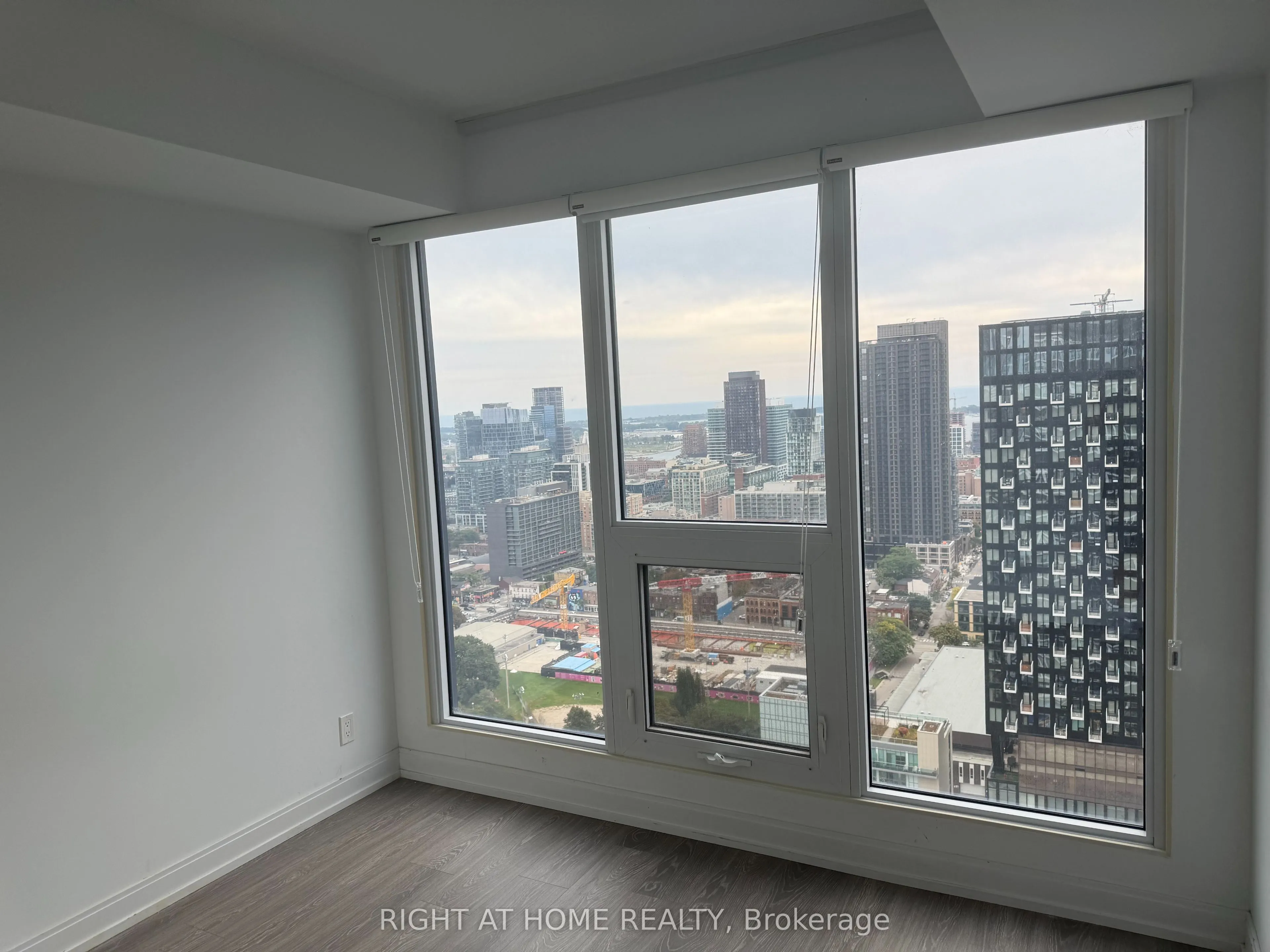 181 Dundas Street E #3708