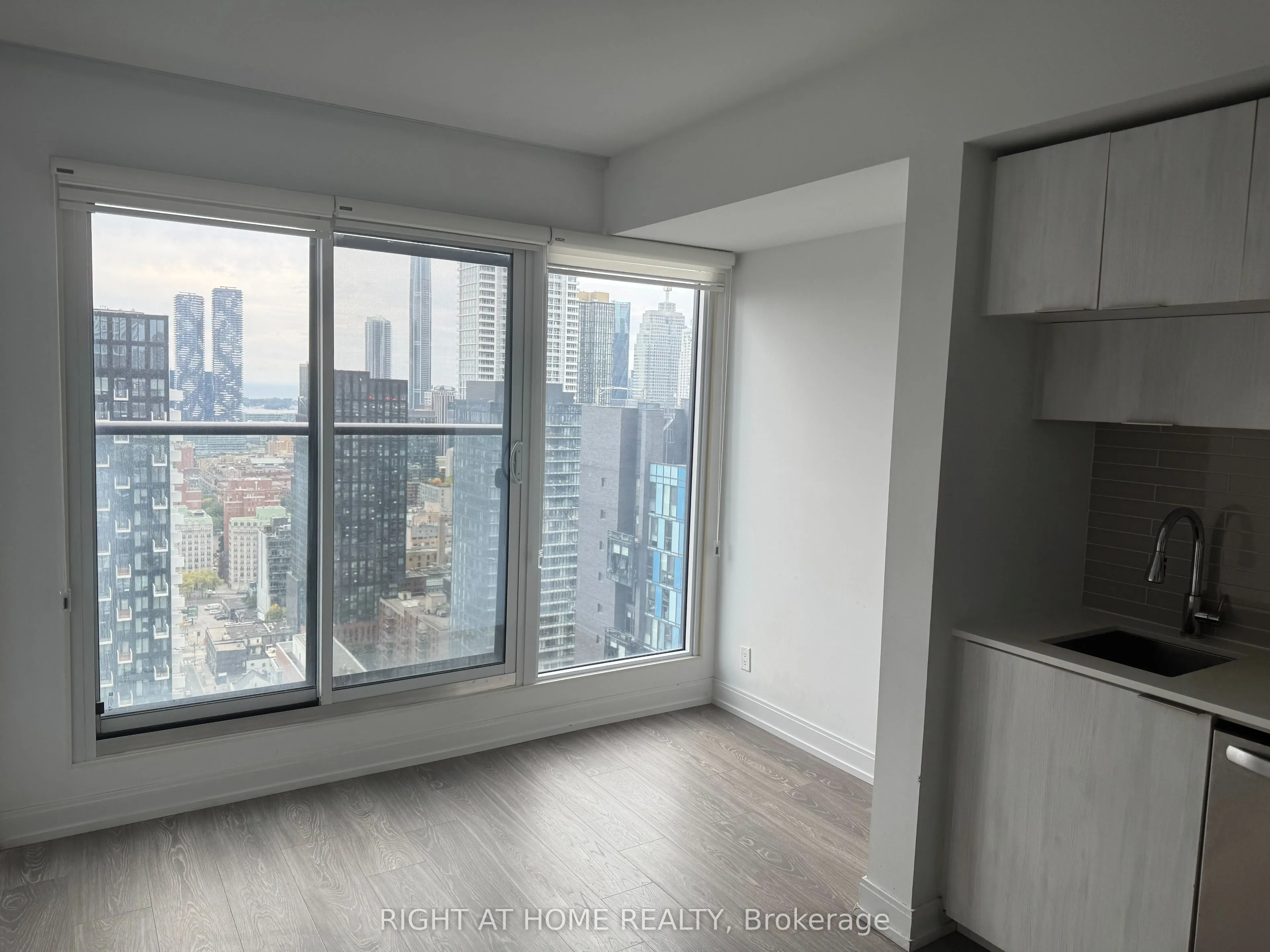 181 Dundas Street E #3708