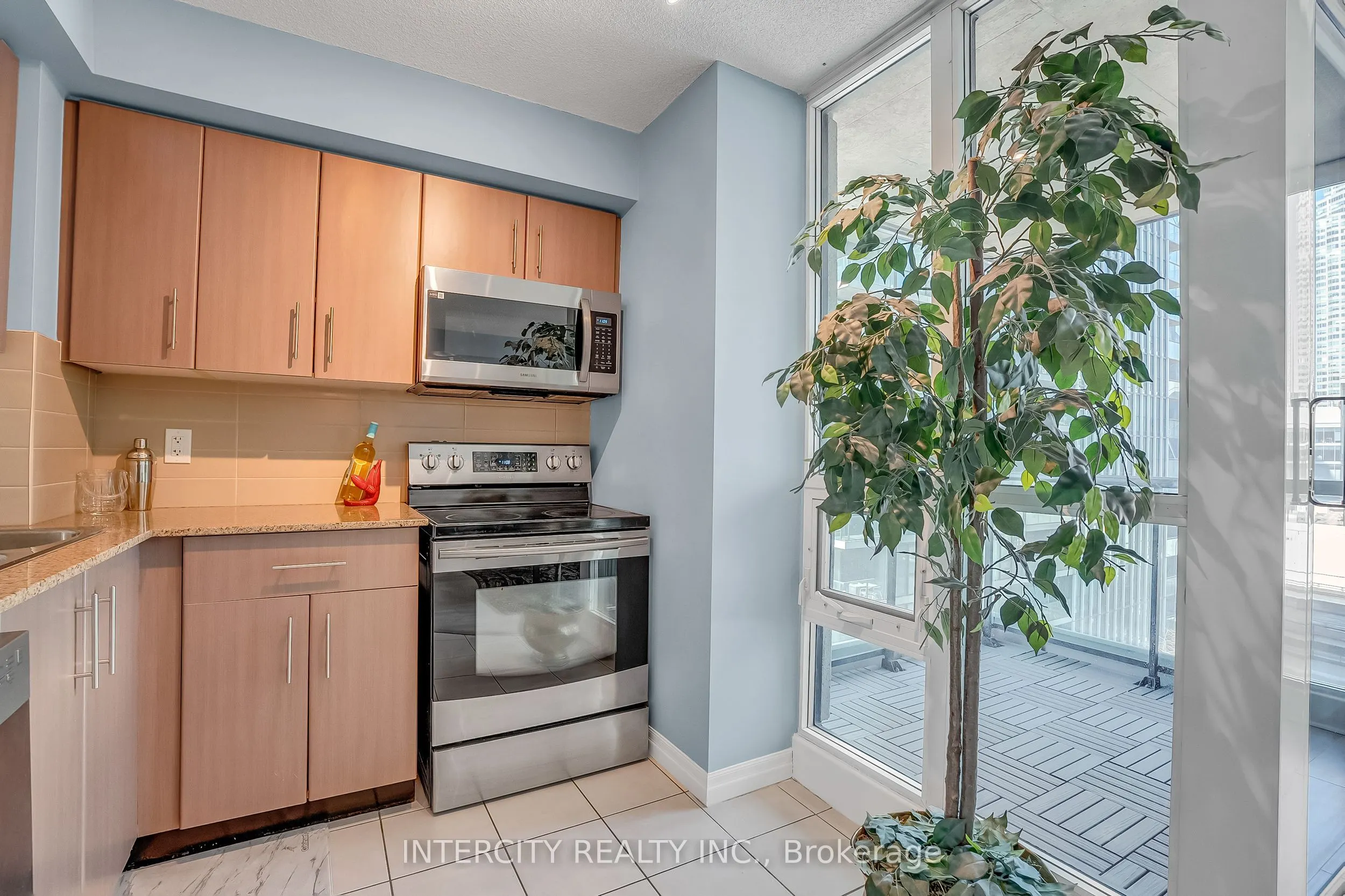 12 Yonge Street #1010