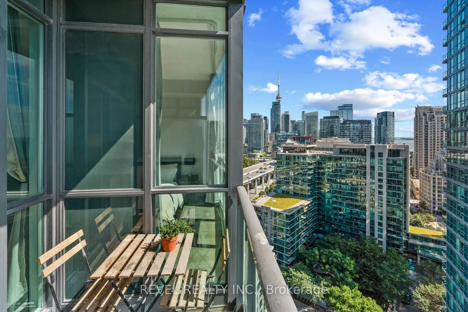 231 Fort York Boulevard #2001