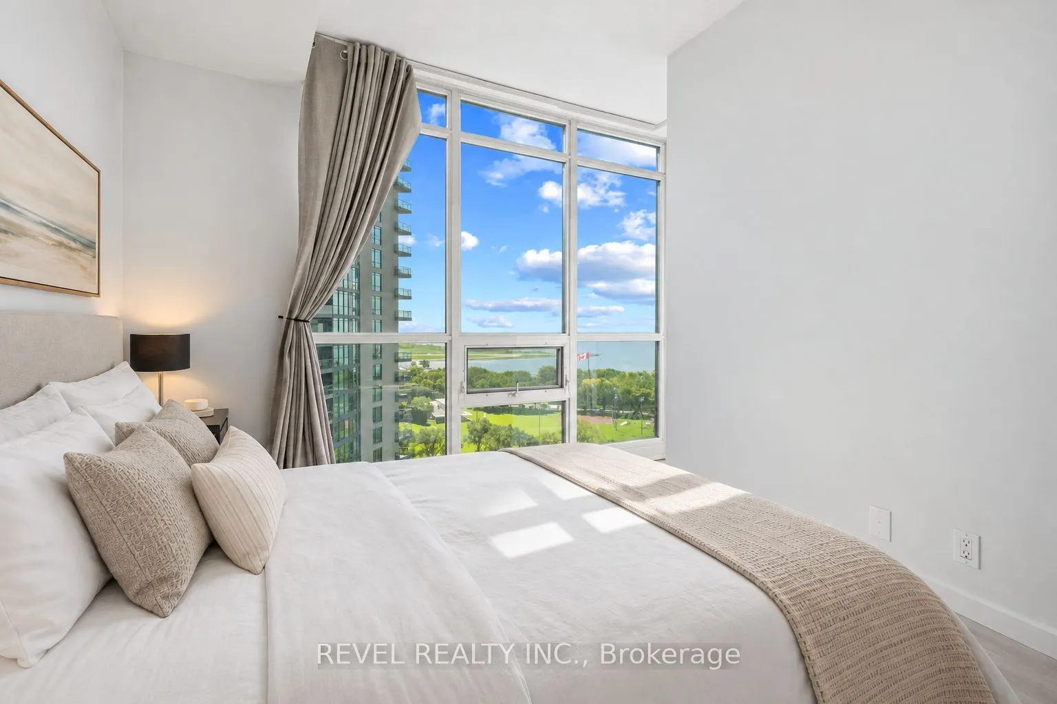 231 Fort York Boulevard #2001