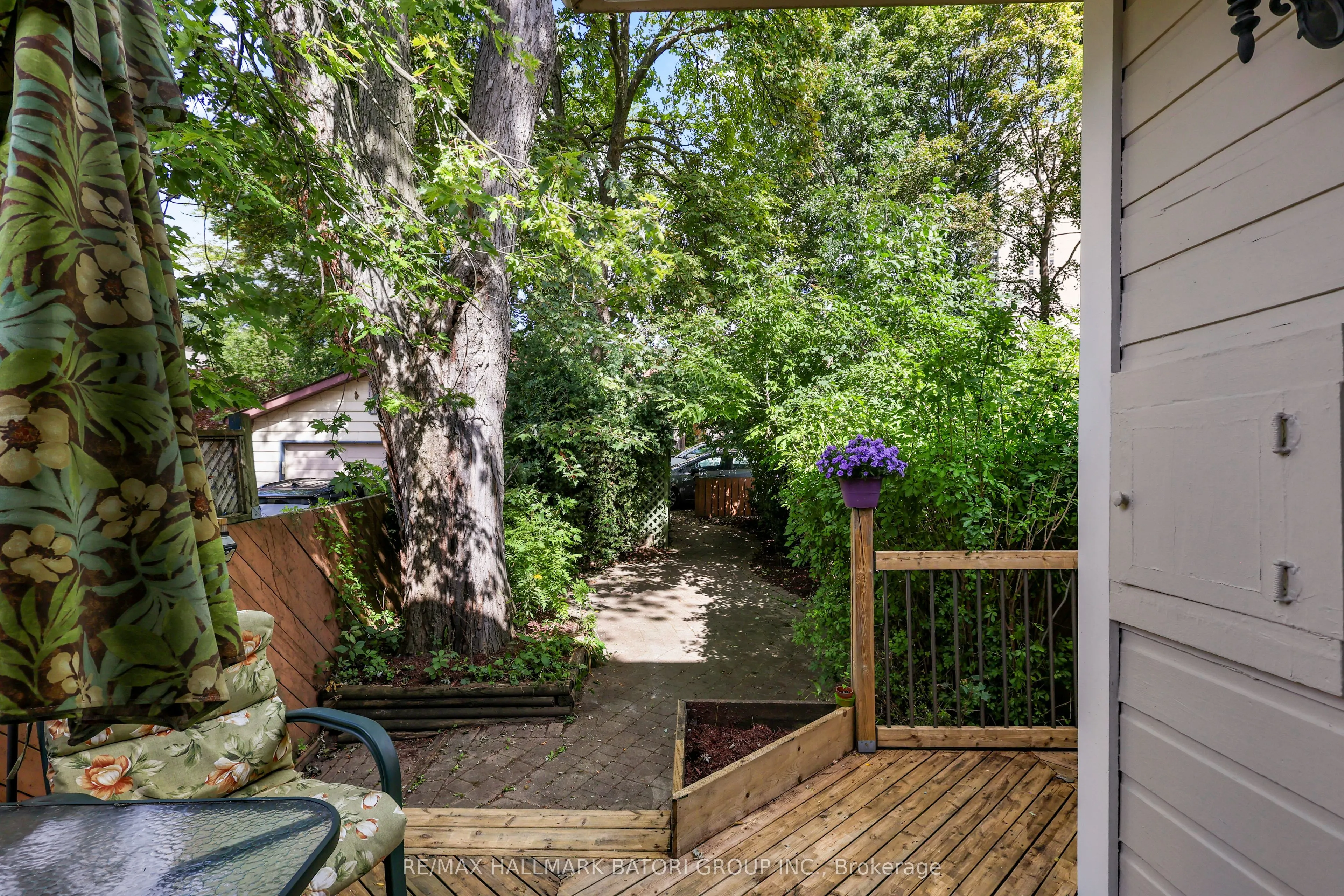 104 Orchard View Boulevard