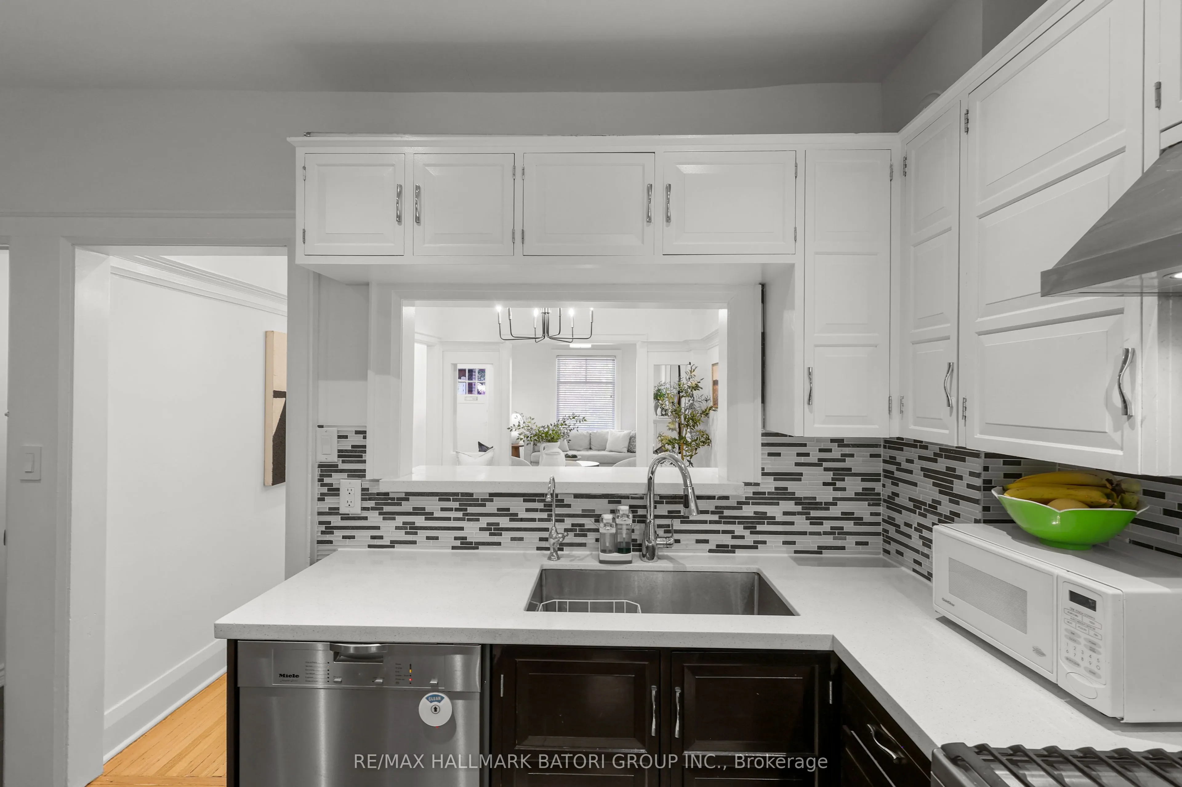 104 Orchard View Boulevard