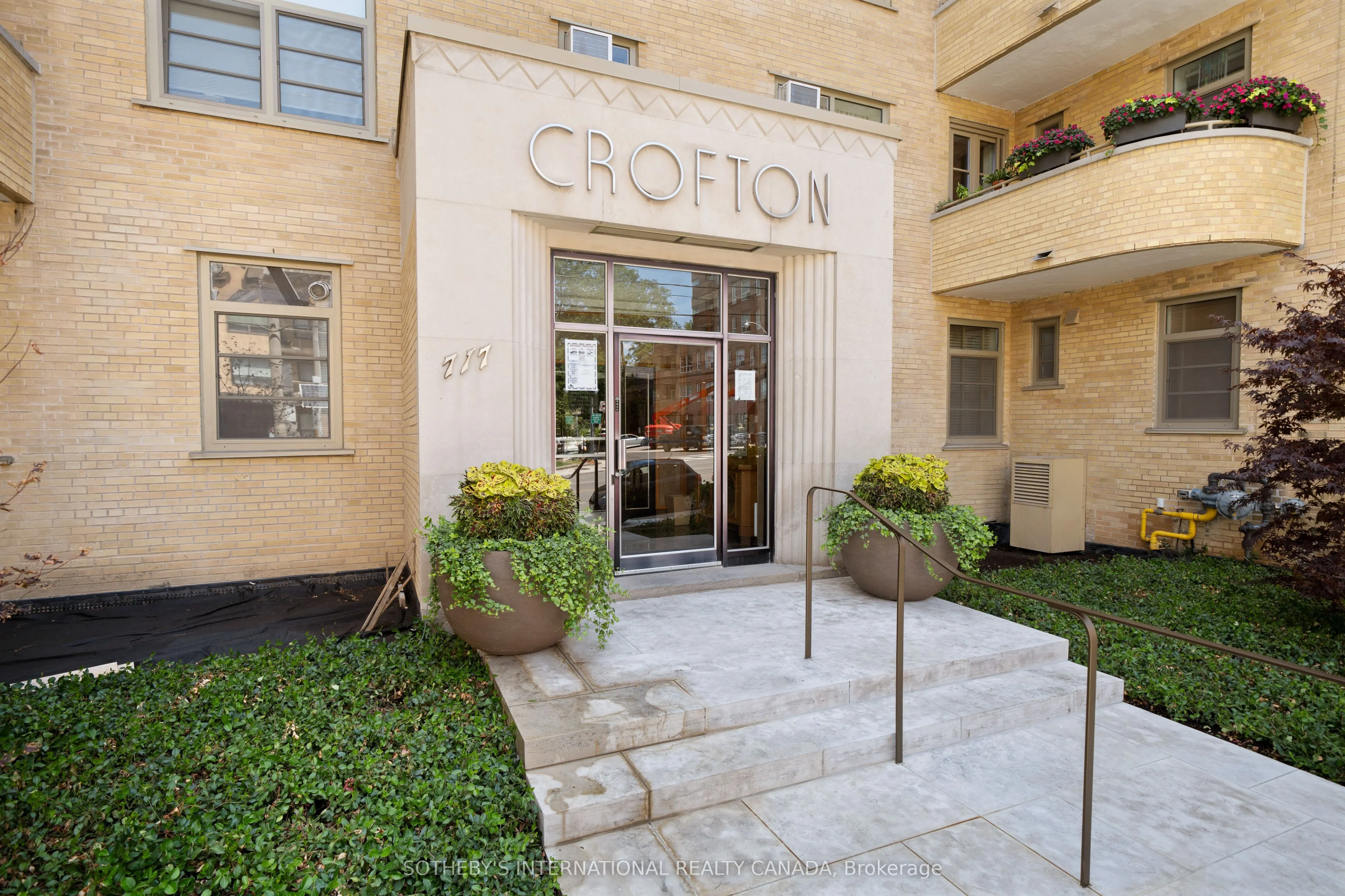 717 Eglinton Avenue W #510