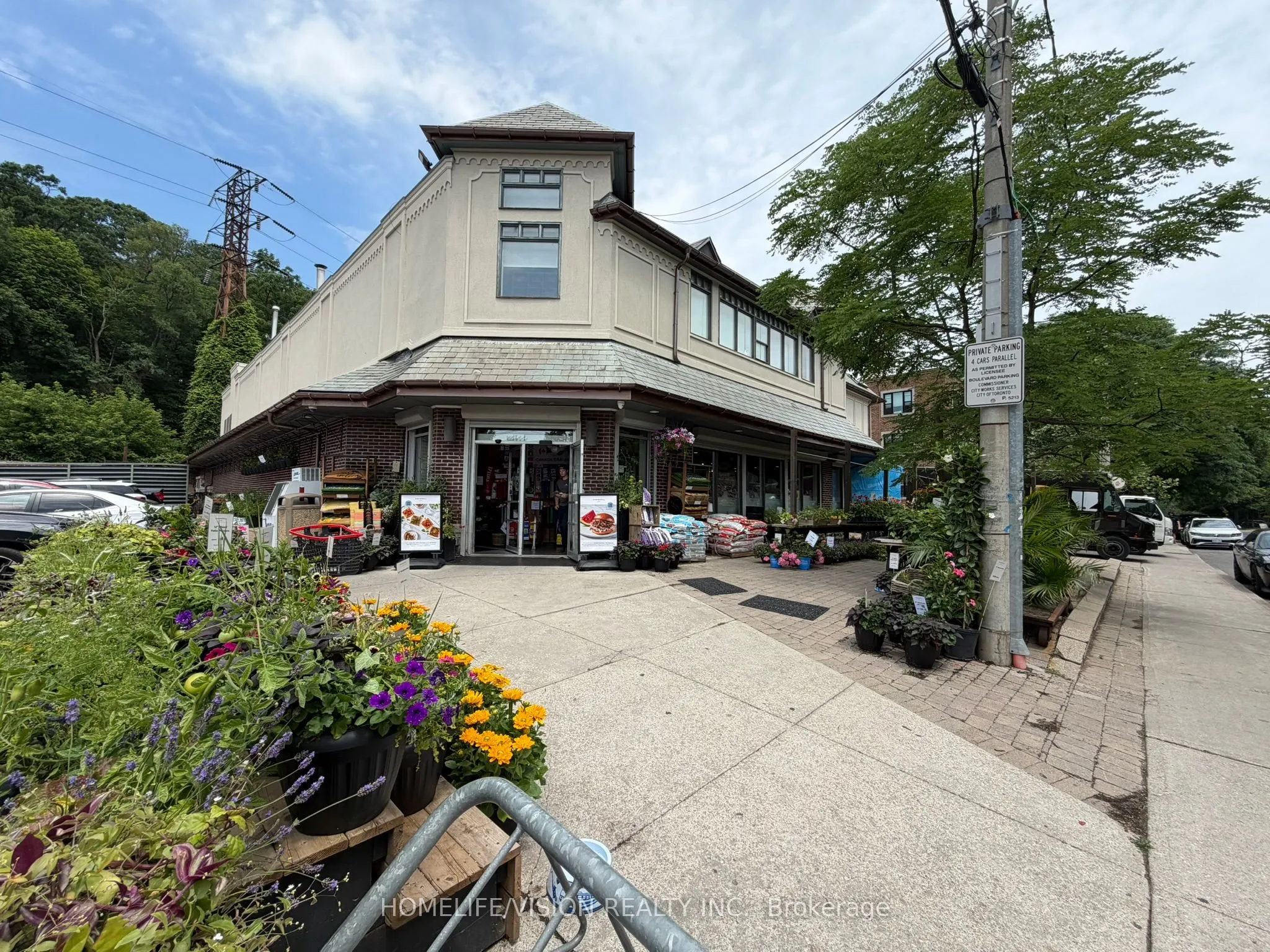 400 Summerhill Avenue