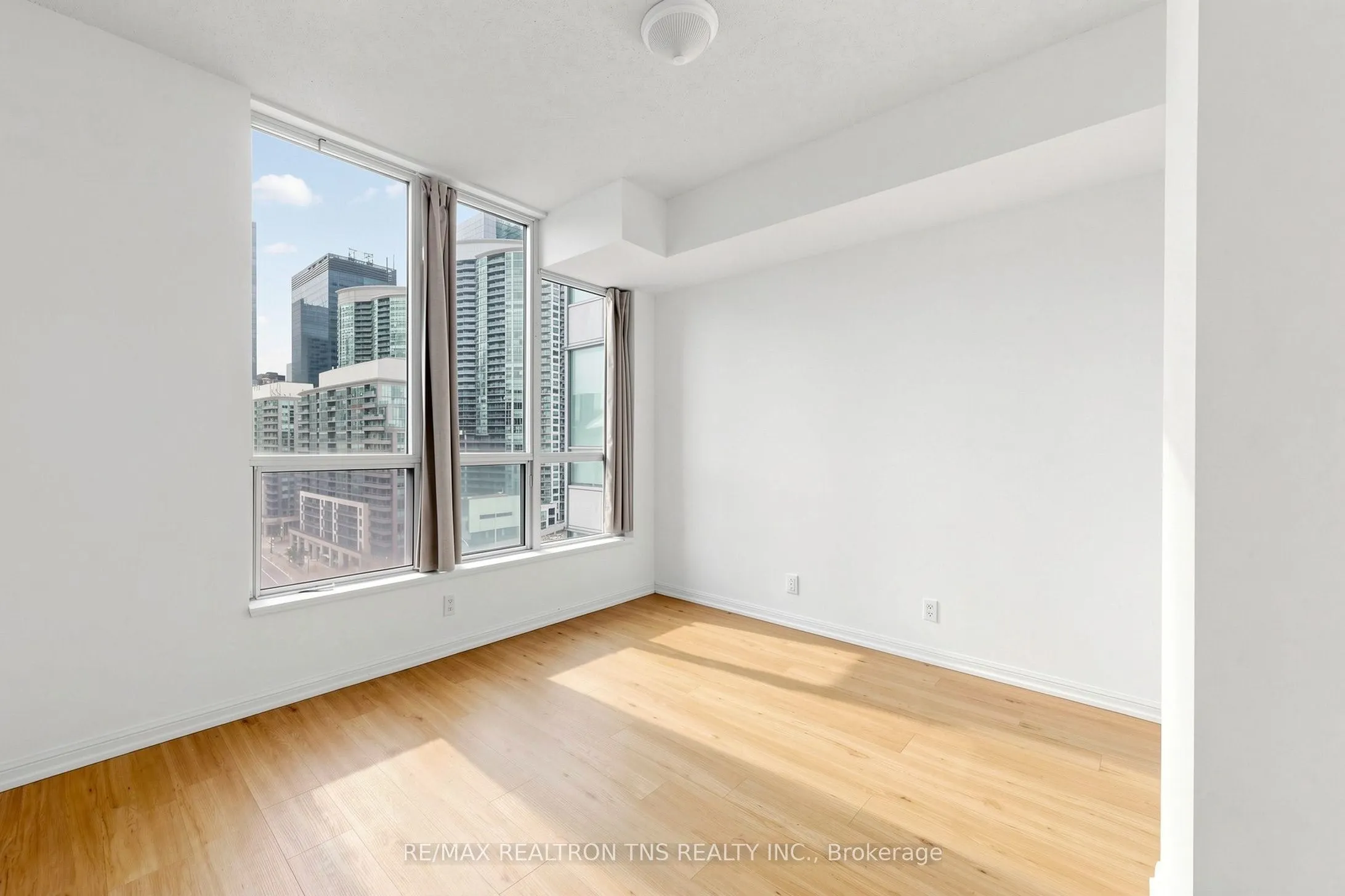 228 Queens Quay W #1501
