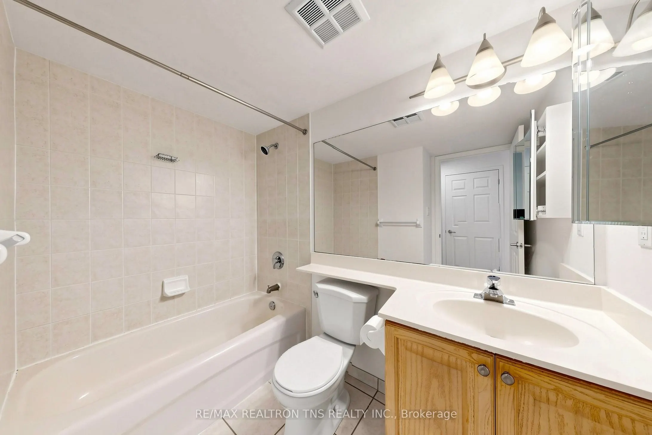 228 Queens Quay W #1501