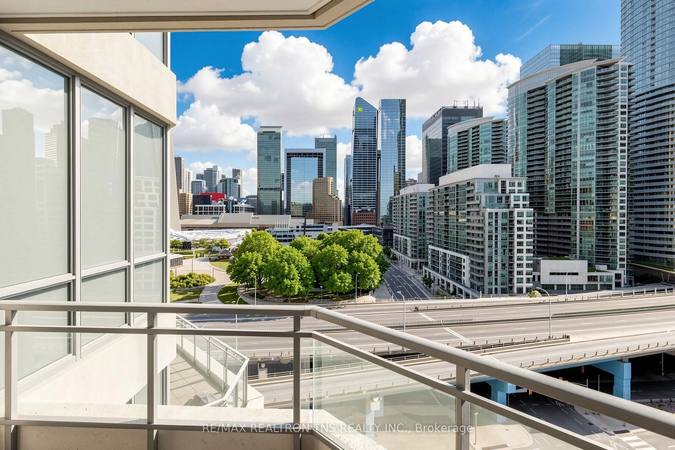 228 Queens Quay W #1501