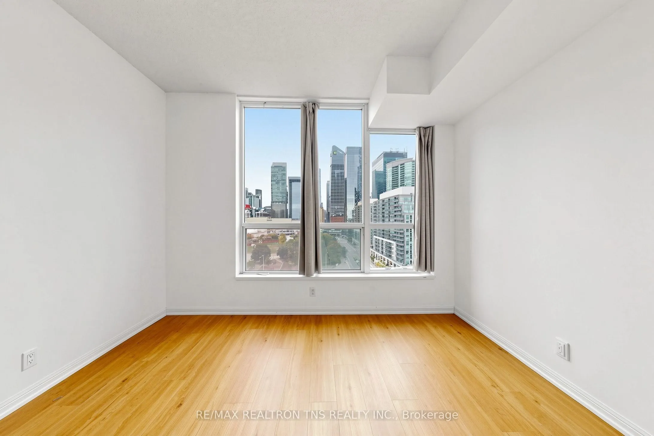 228 Queens Quay W #1501