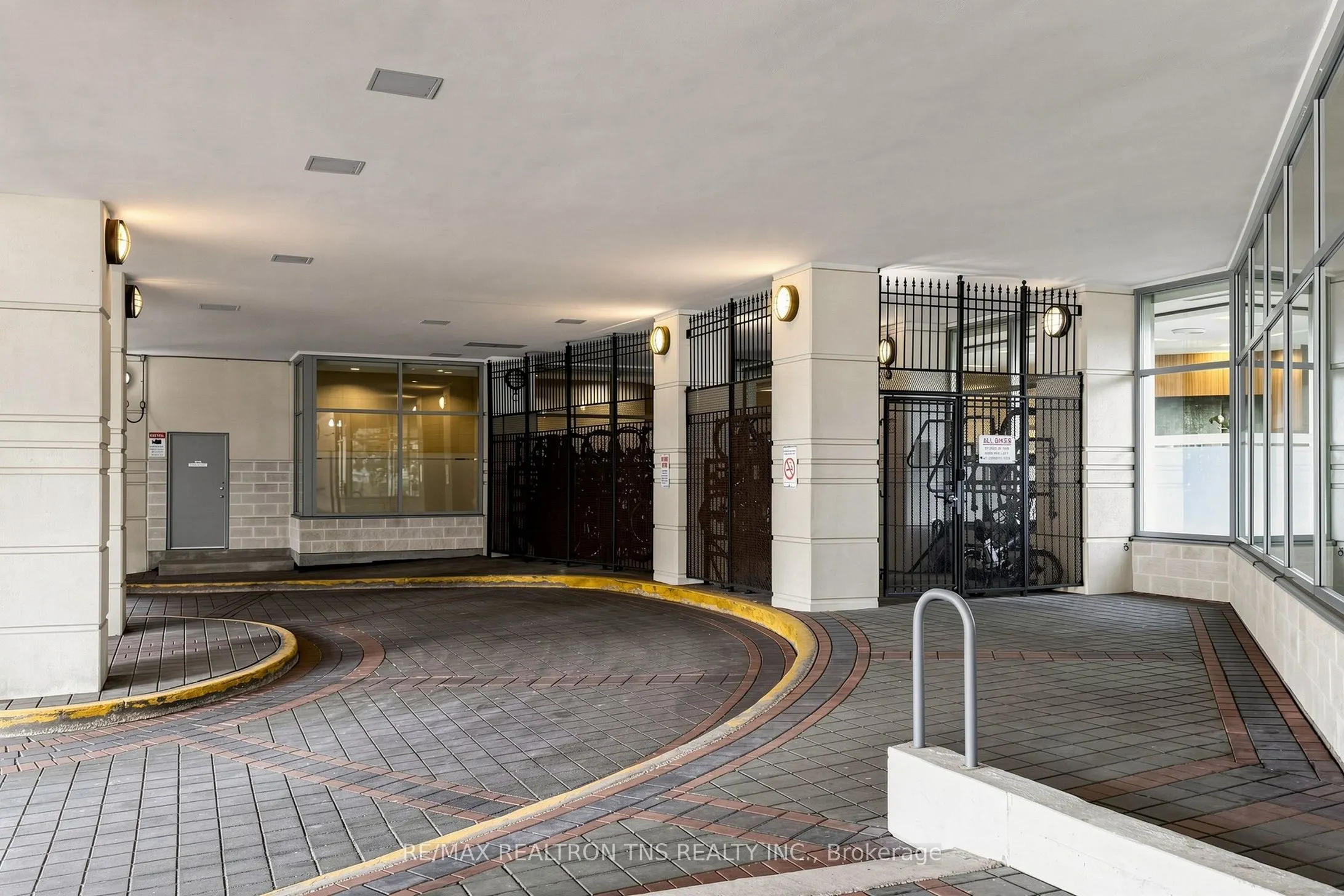 228 Queens Quay W #1501