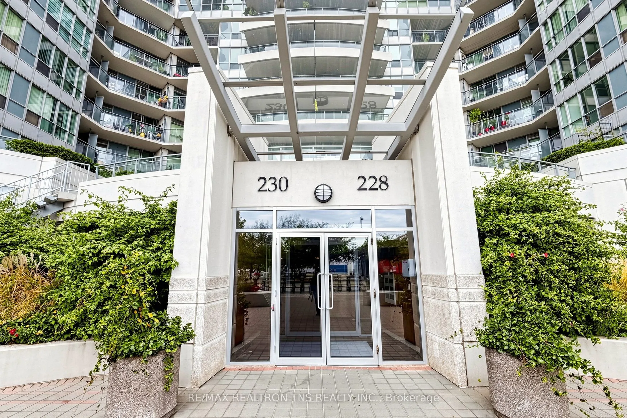 228 Queens Quay W #1501
