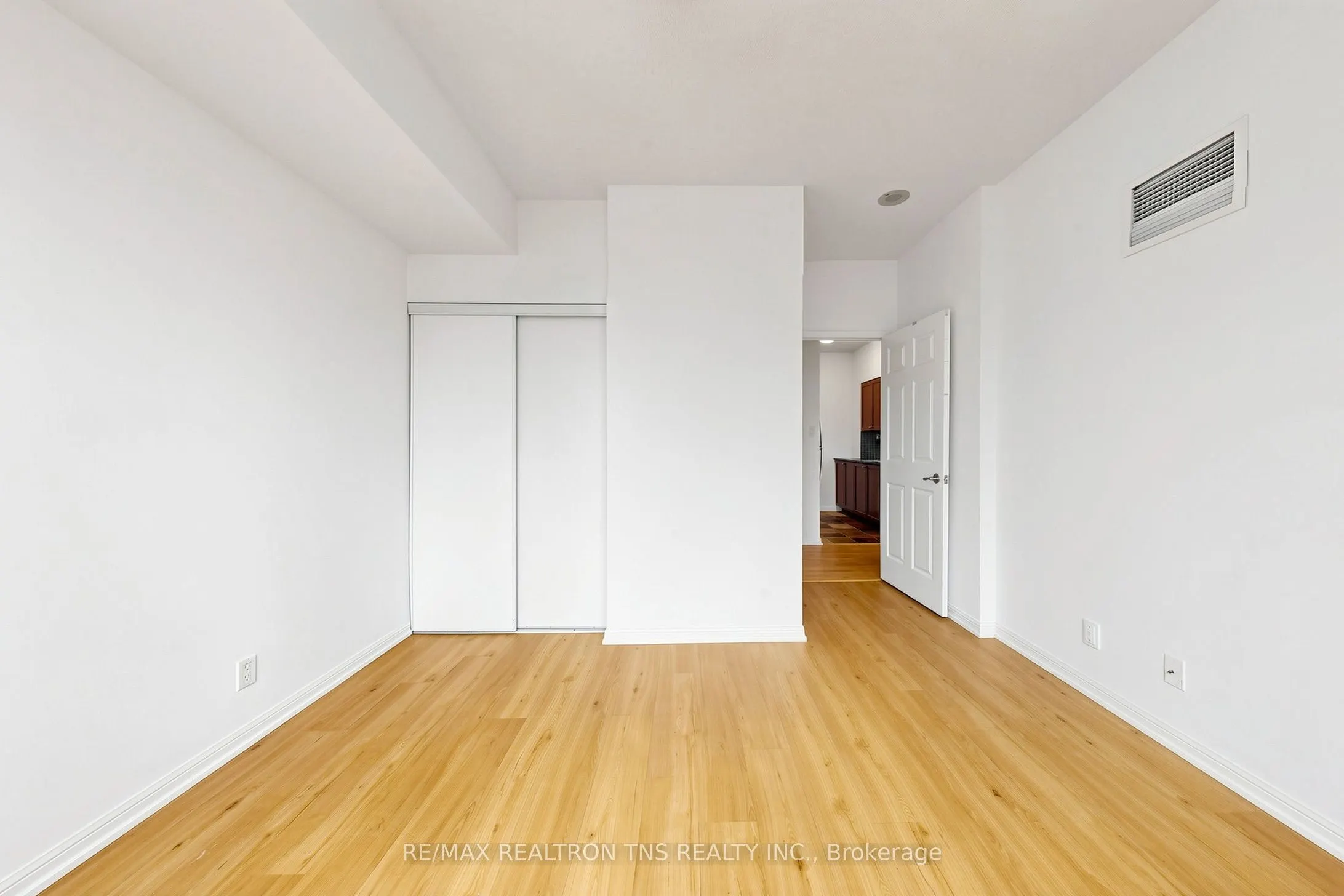 228 Queens Quay W #1501