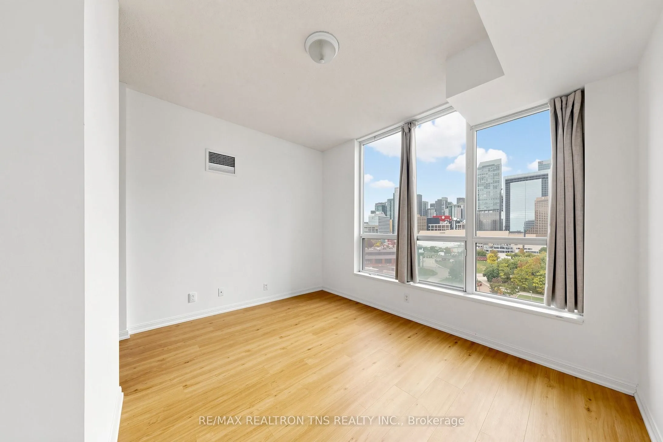 228 Queens Quay W #1501