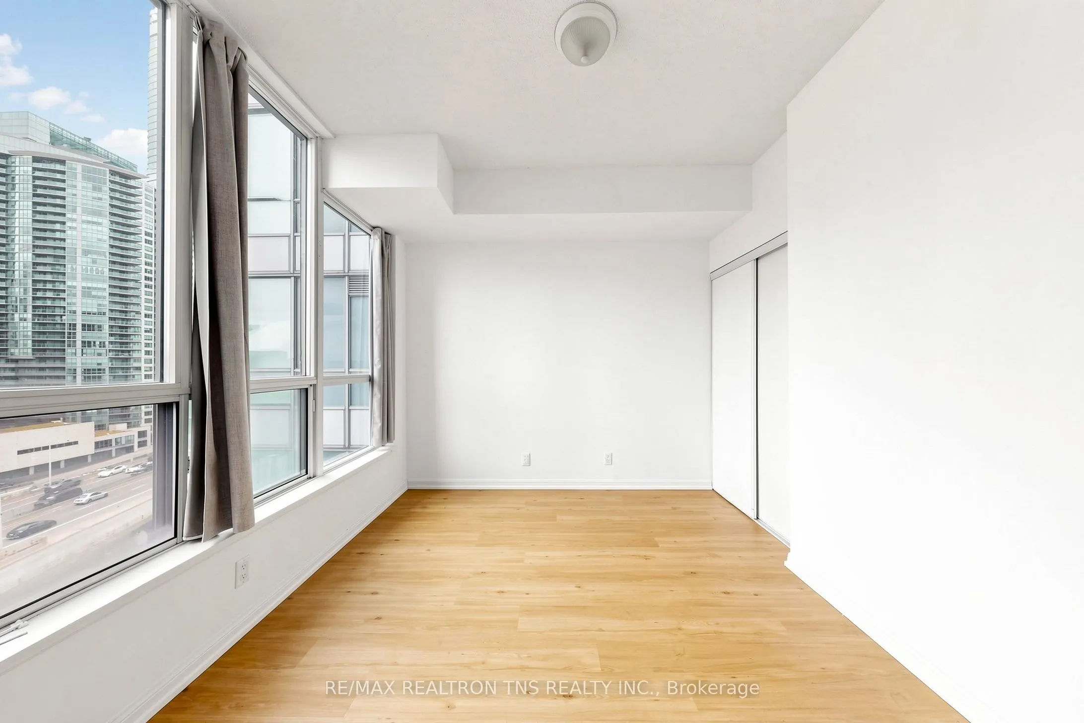 228 Queens Quay W #1501