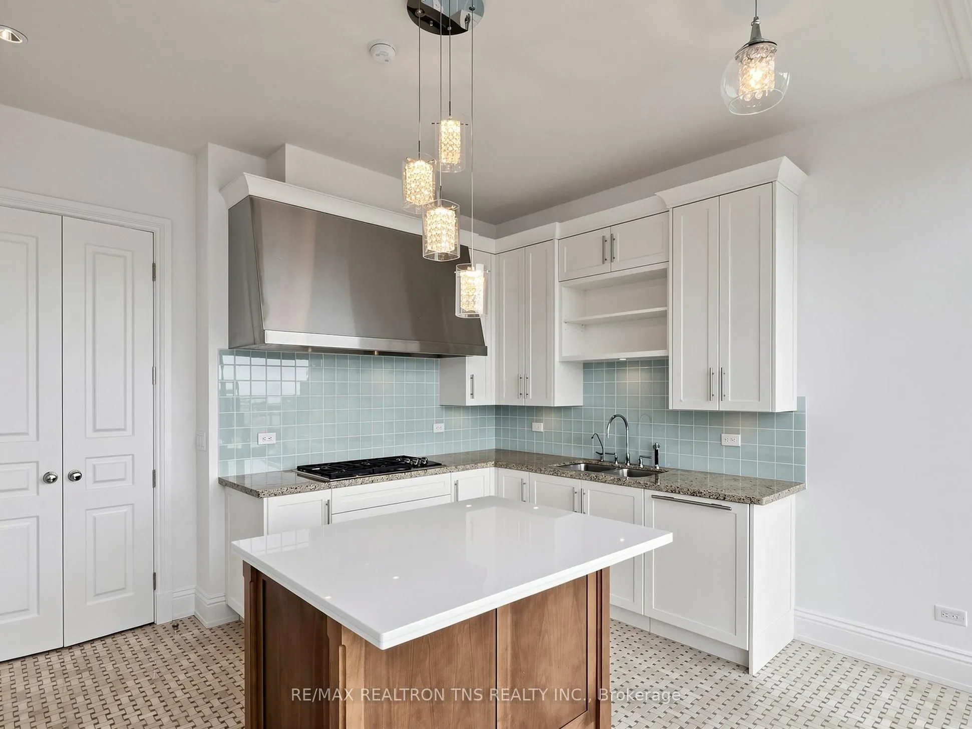 183 Wellington Street W #3803