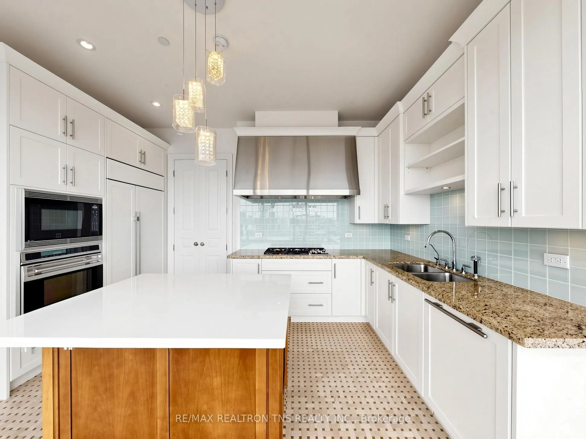 183 Wellington Street W #3803