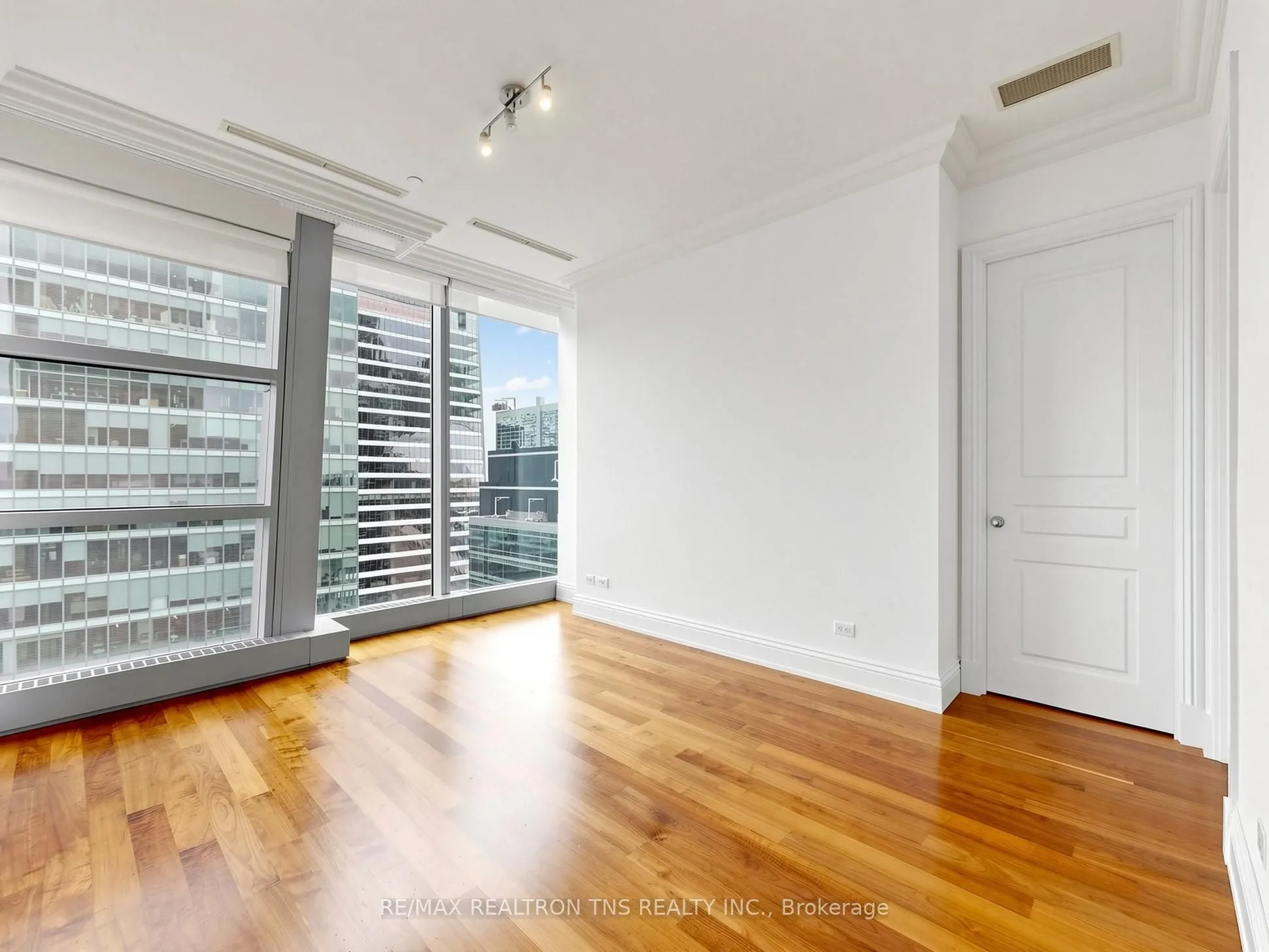 183 Wellington Street W #3803