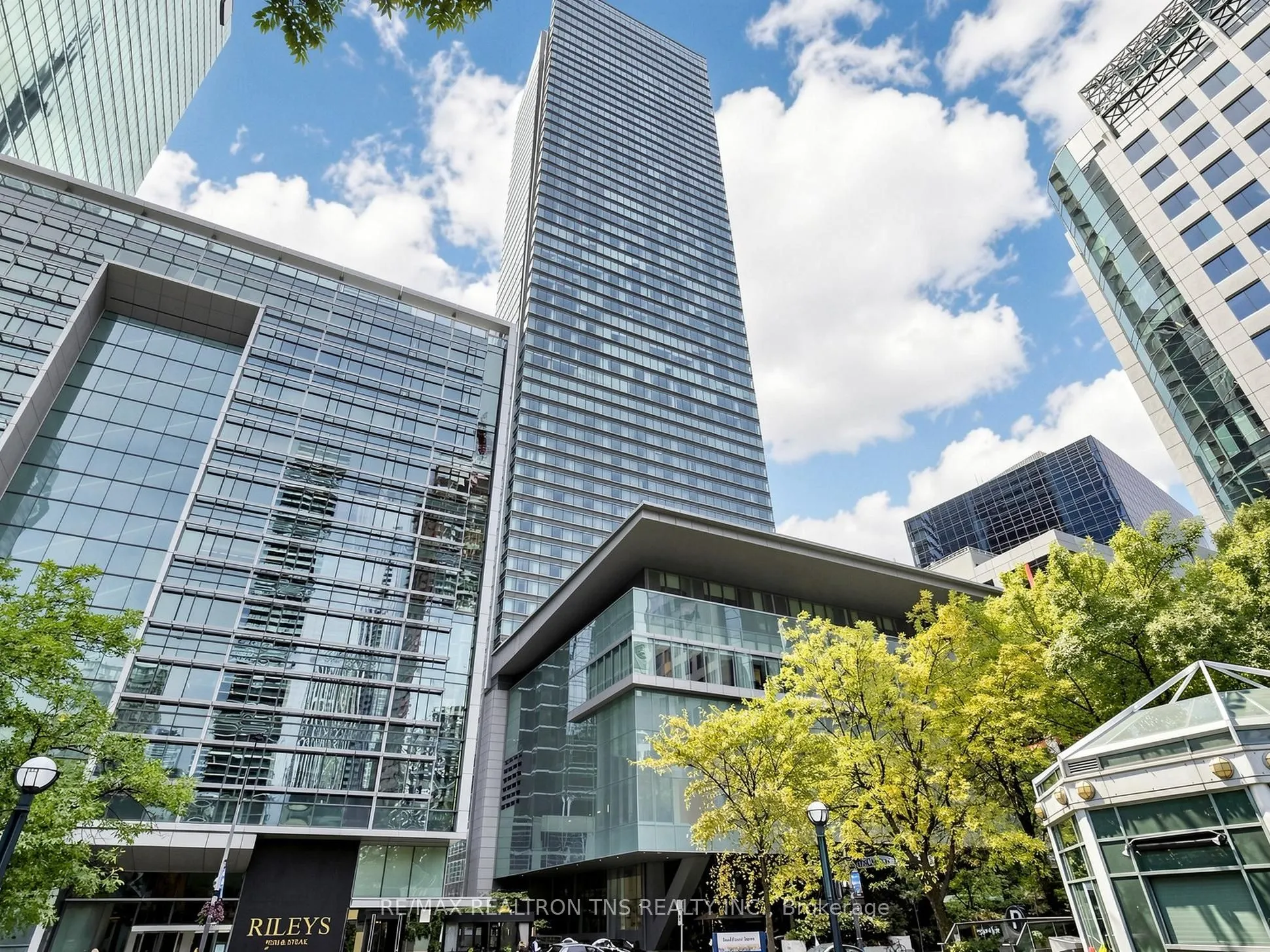 183 Wellington Street W #3803
