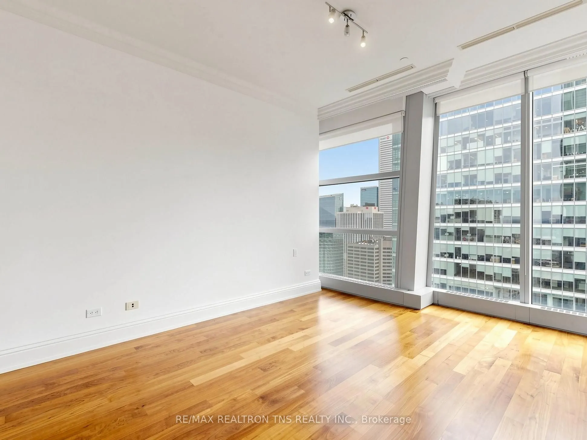 183 Wellington Street W #3803