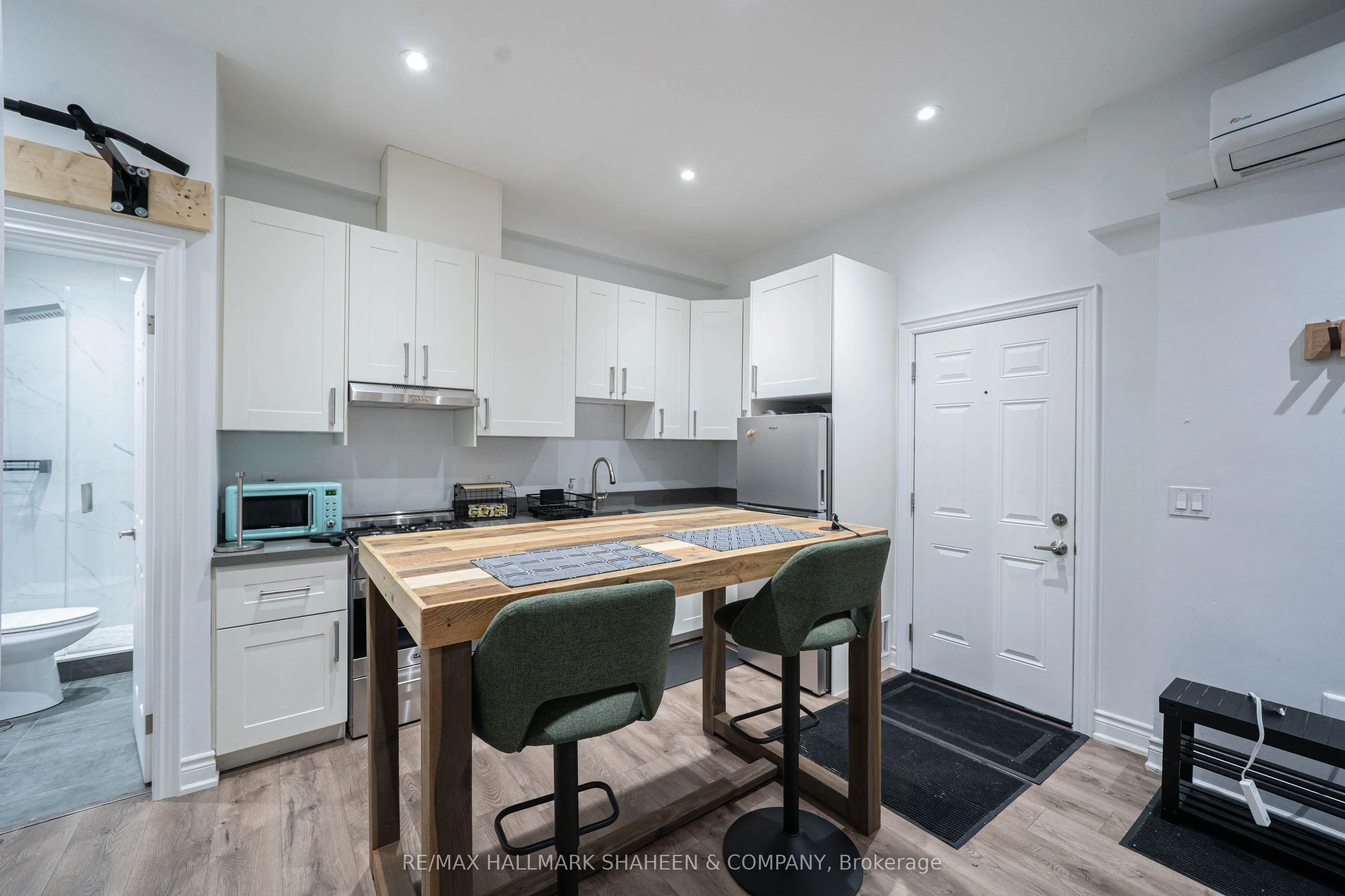 208 Dovercourt Road #Studio