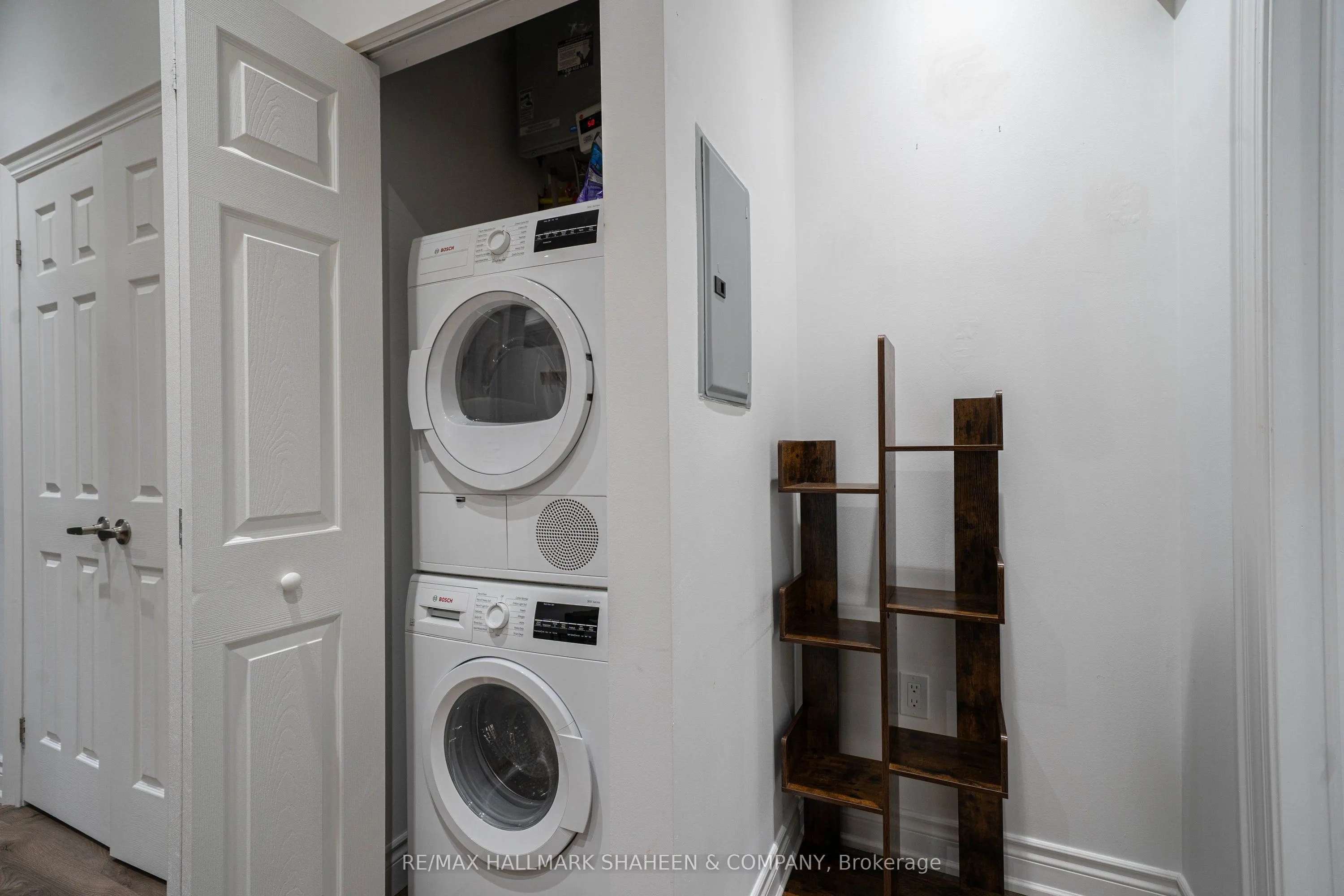 208 Dovercourt Road #Studio