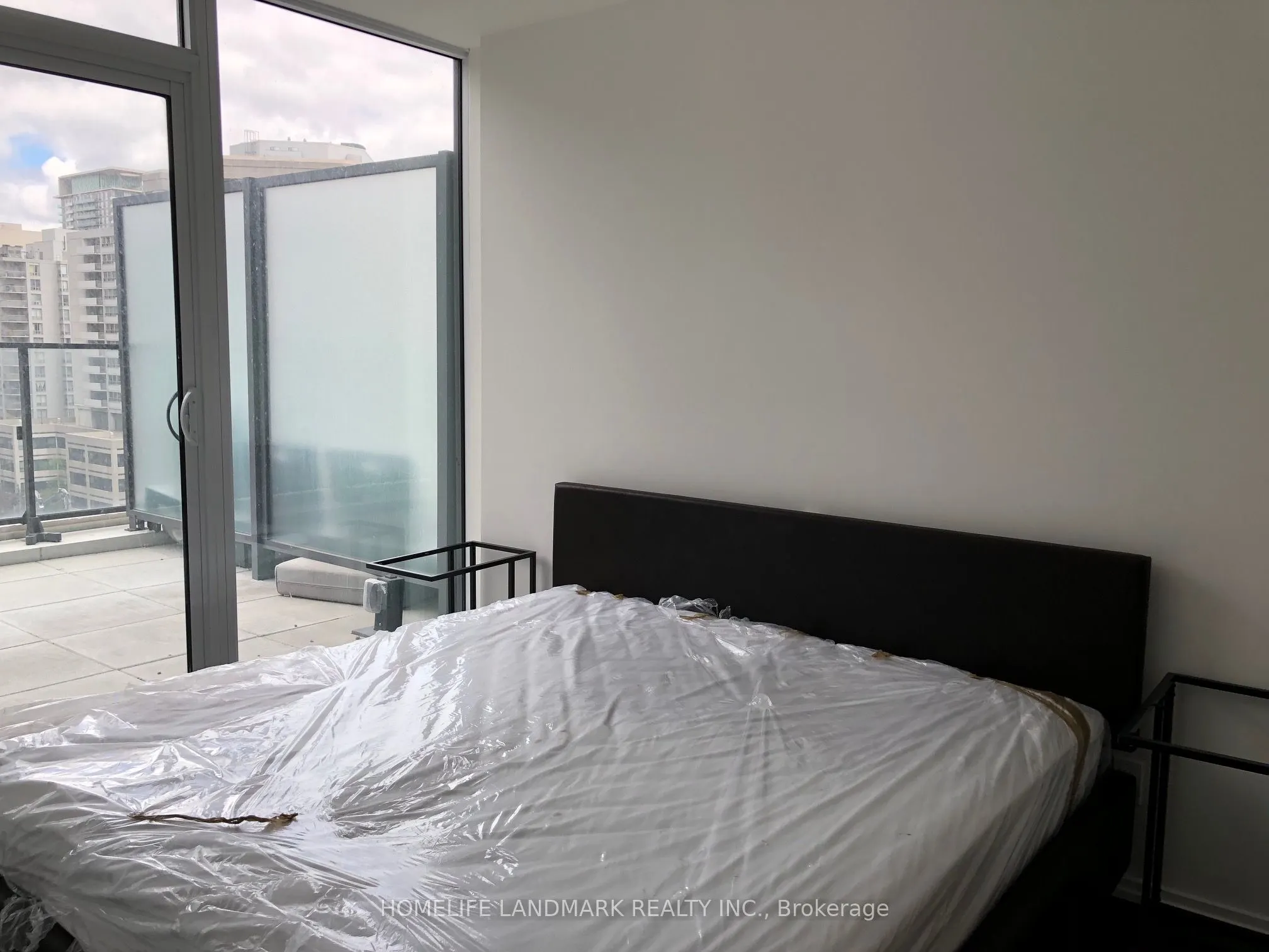 5 soudan Avenue #1209
