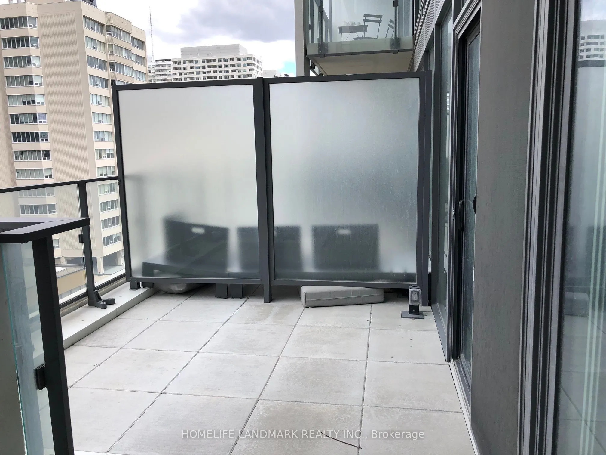 5 soudan Avenue #1209