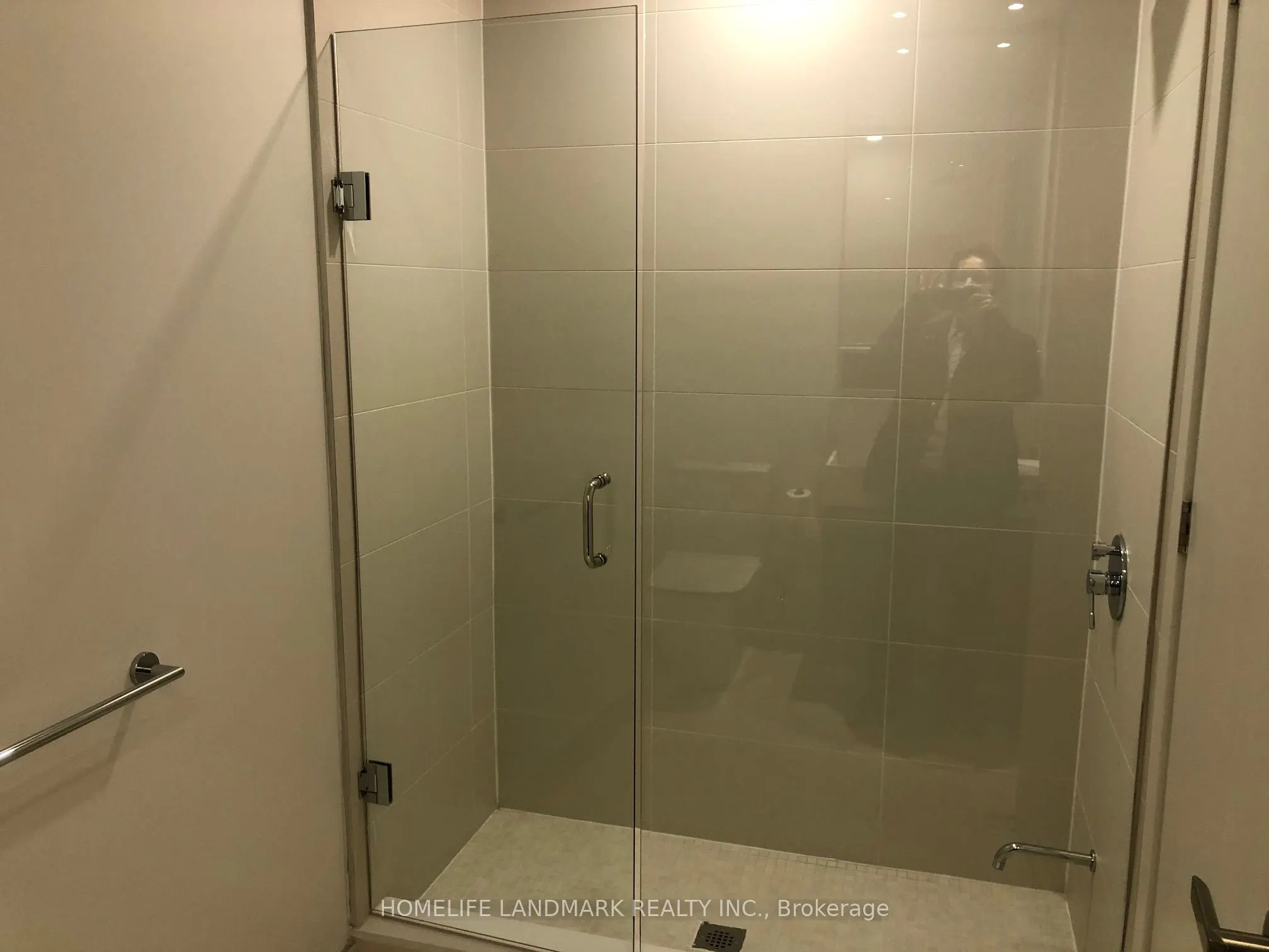 5 soudan Avenue #1209