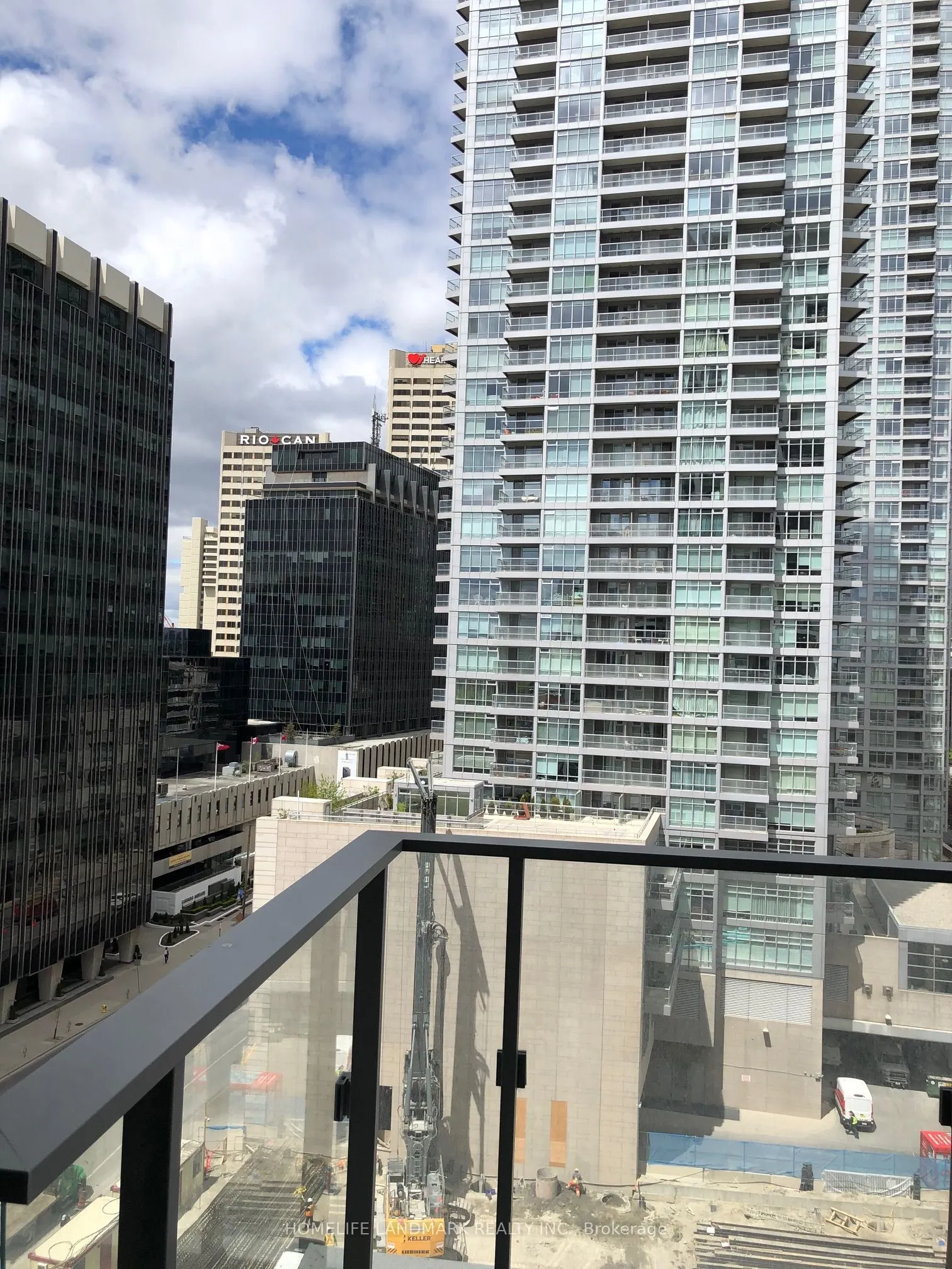 5 soudan Avenue #1209